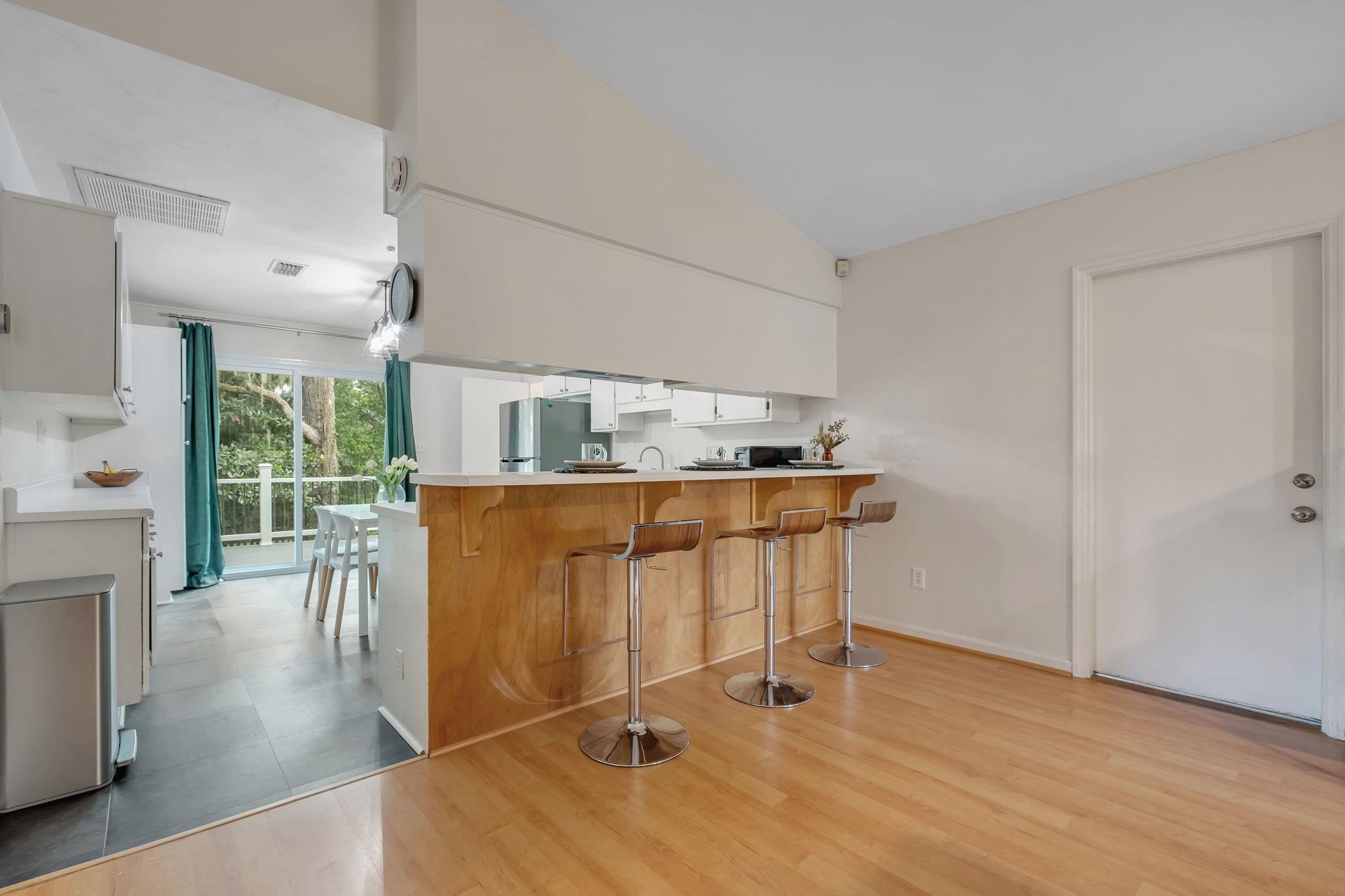 1046 Holland Drive