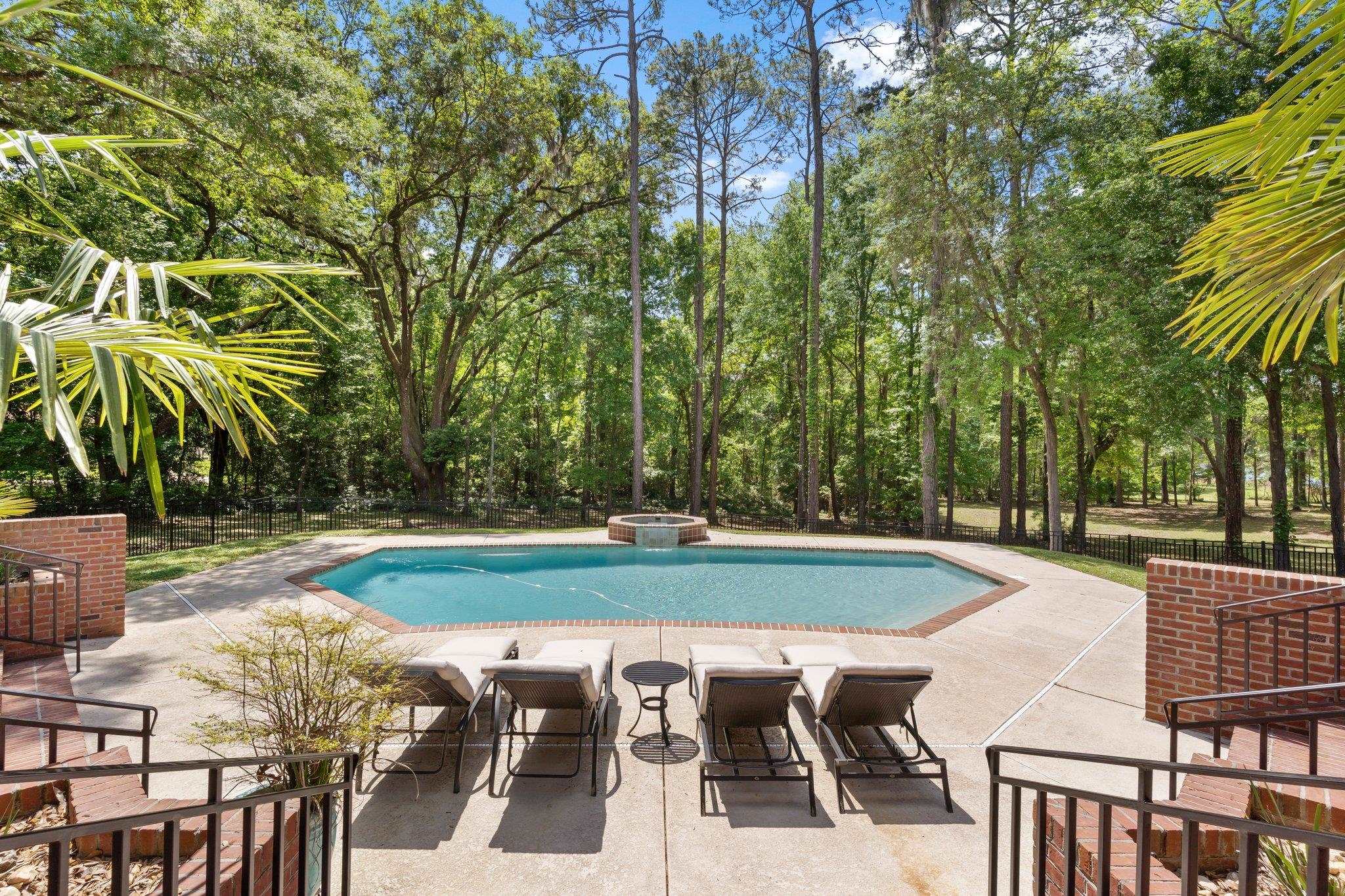 283 E Rosehill Drive