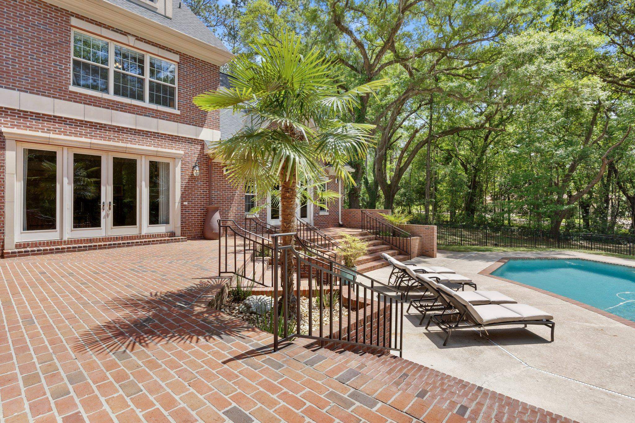 283 E Rosehill Drive