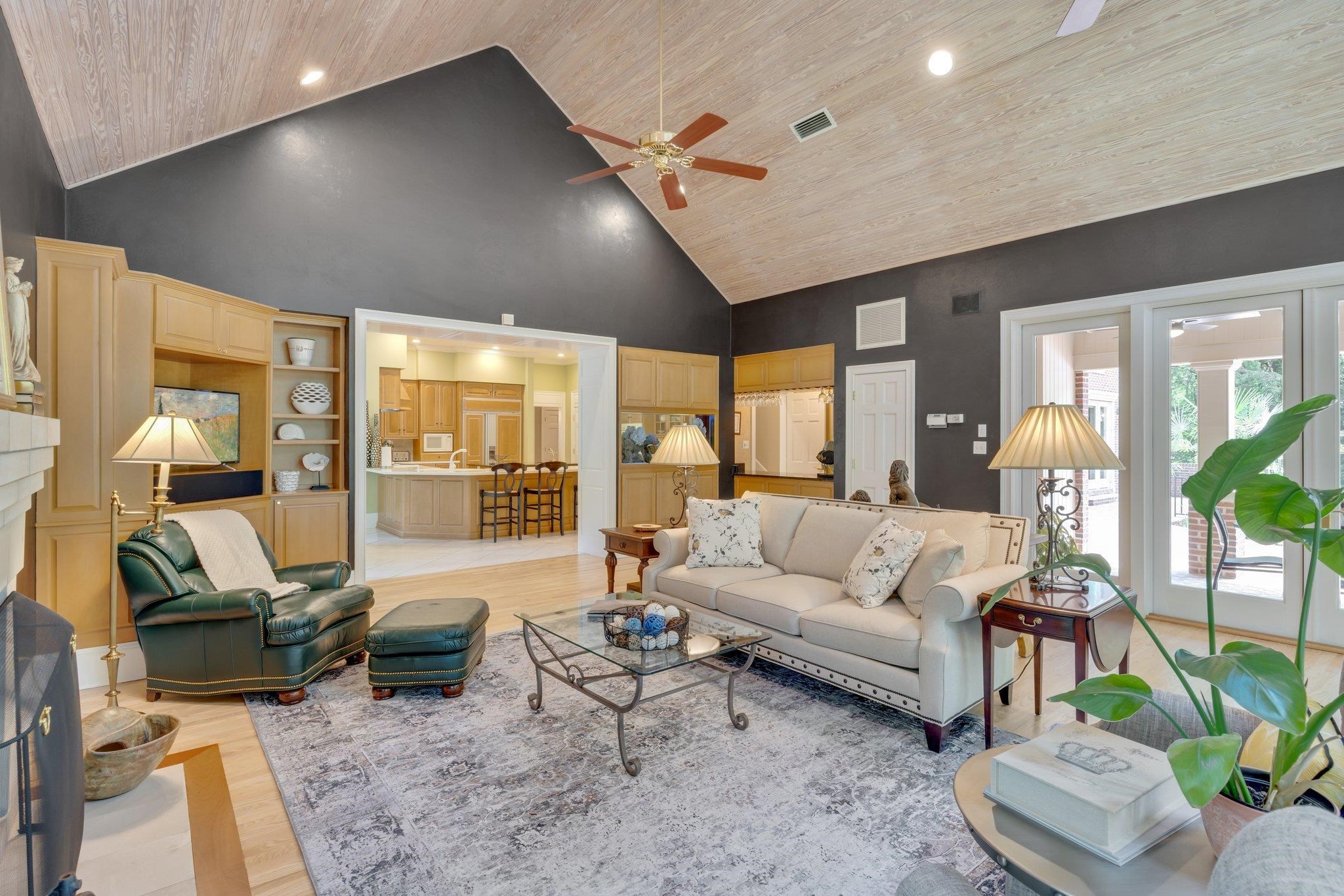 283 E Rosehill Drive