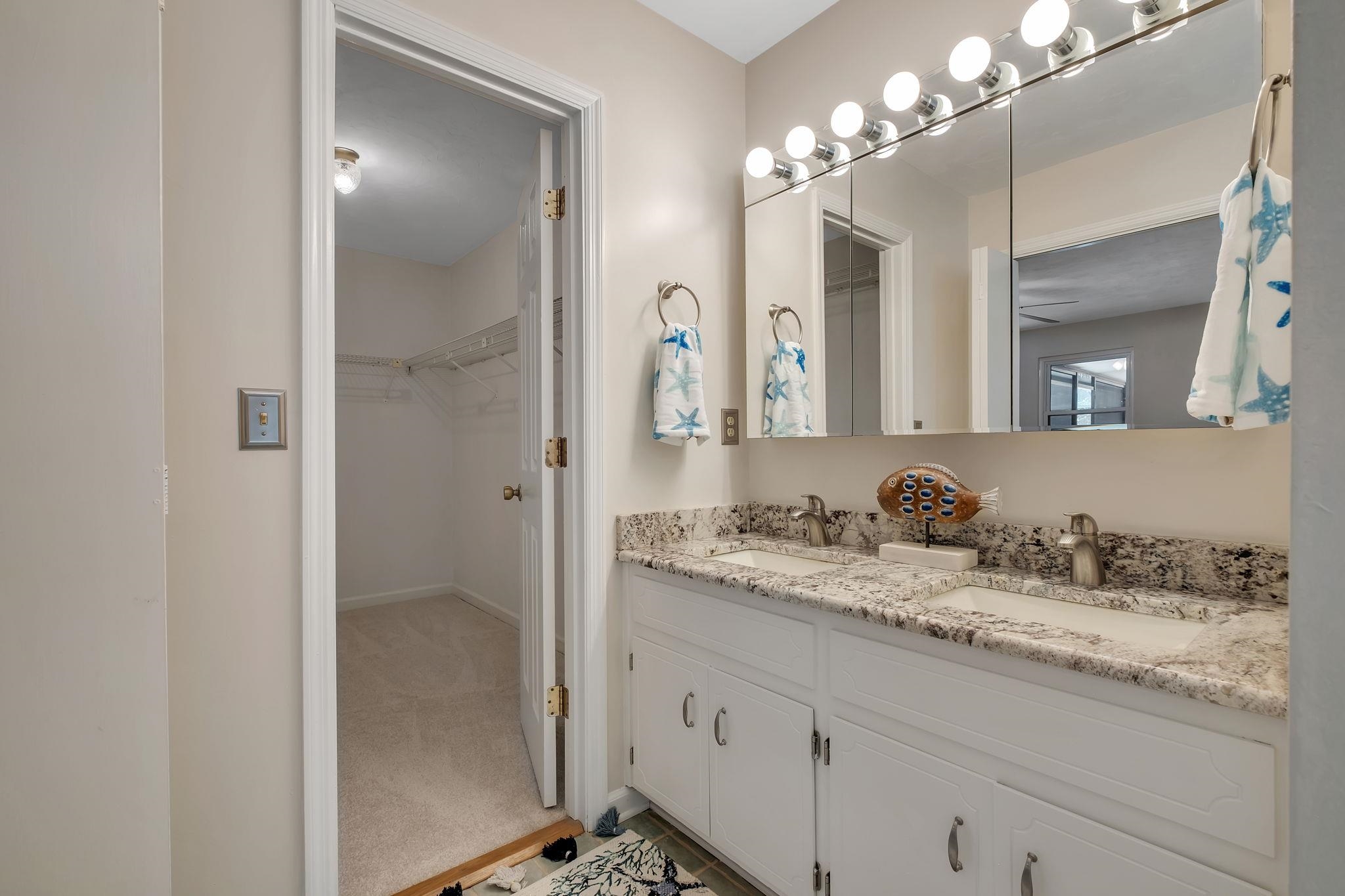 3211 Horseshoe Trail