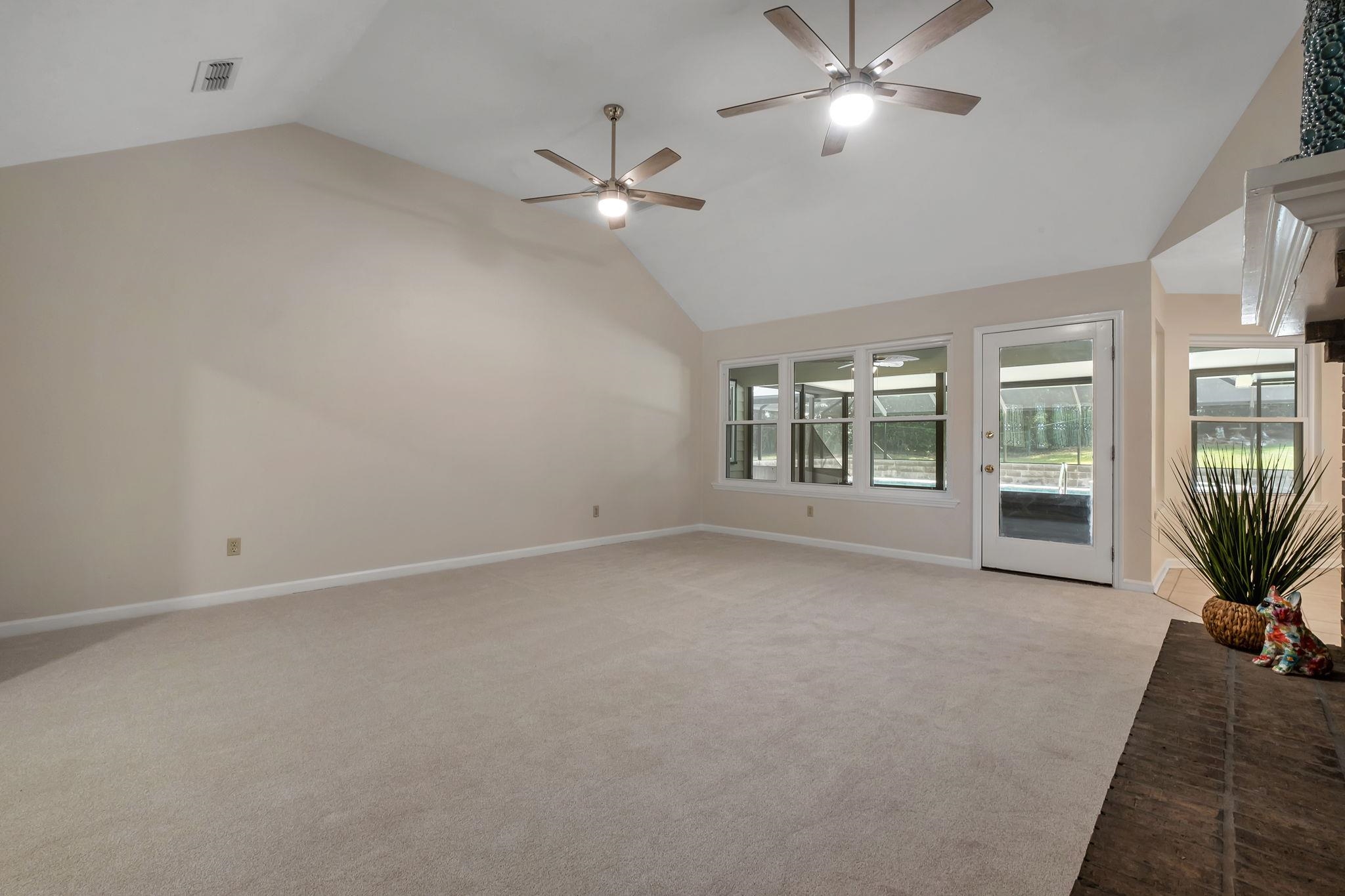 3211 Horseshoe Trail