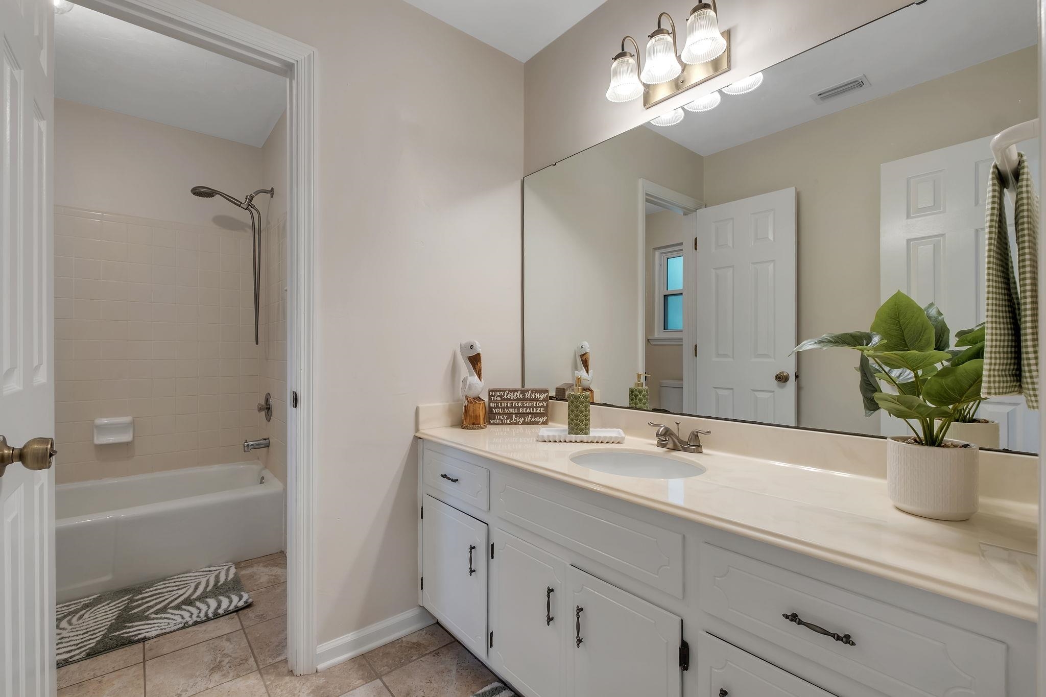 3211 Horseshoe Trail