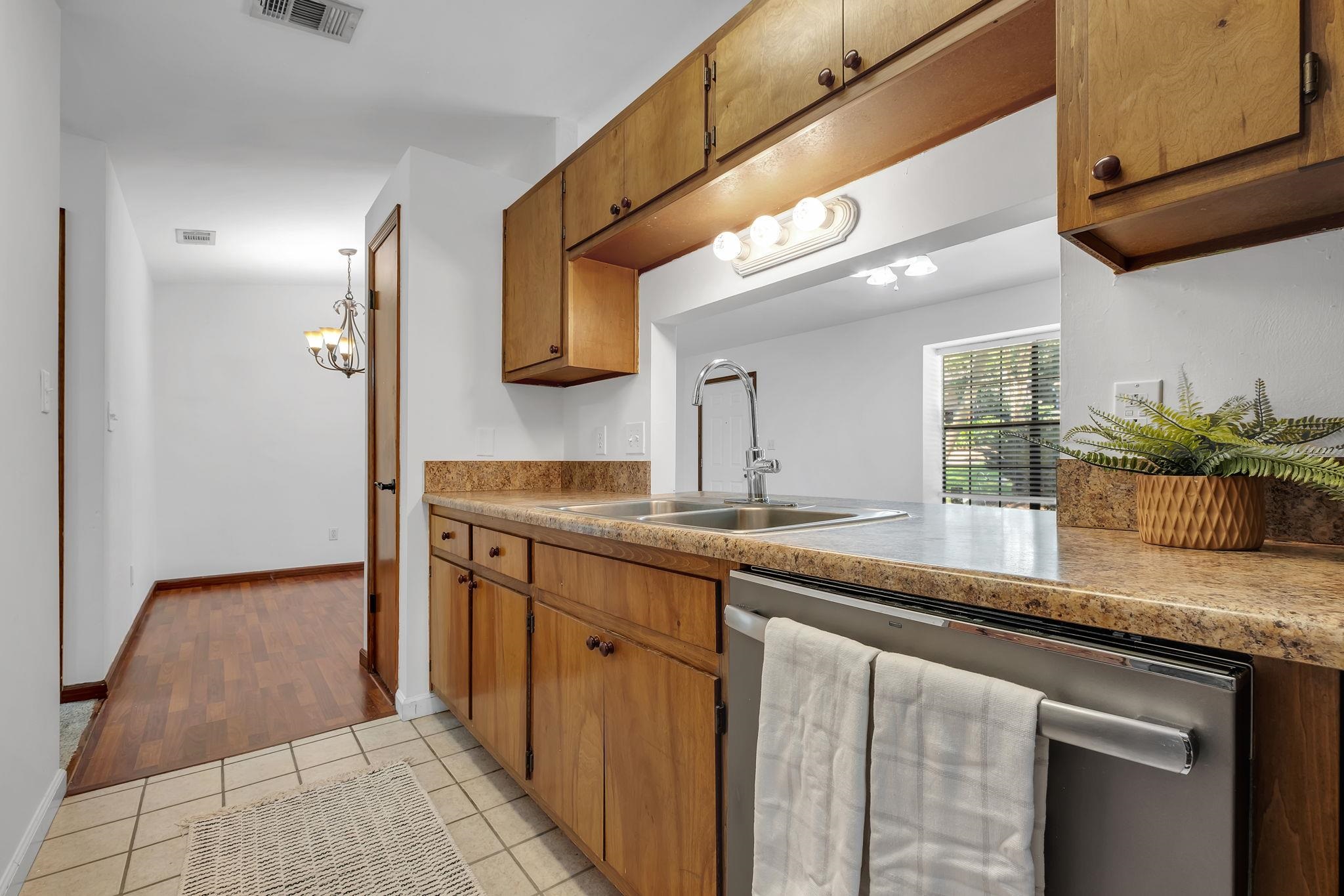 142 W Whetherbine Way