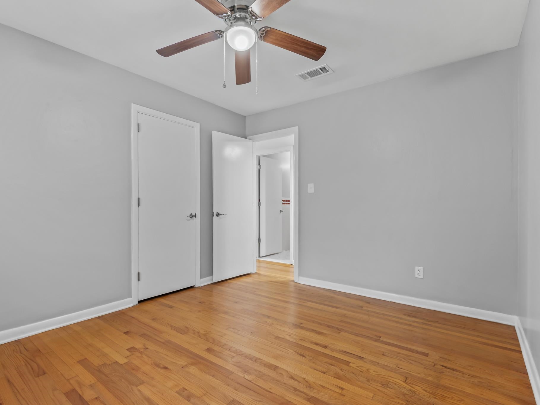 868 Tamarack Avenue