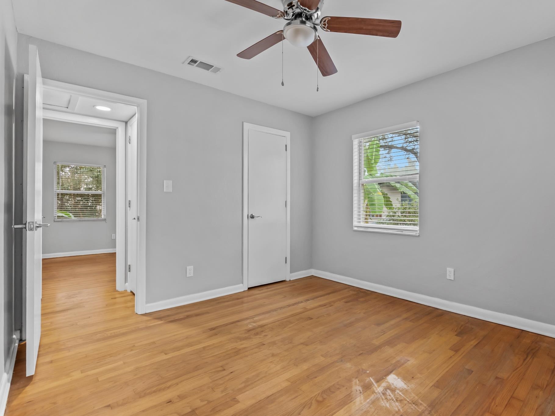 868 Tamarack Avenue