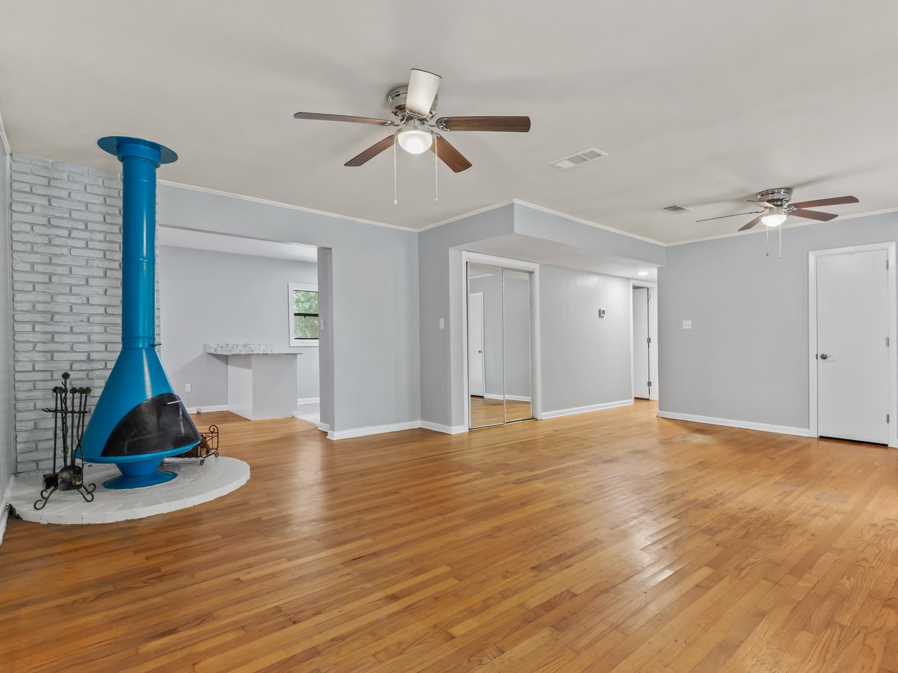 868 Tamarack Avenue