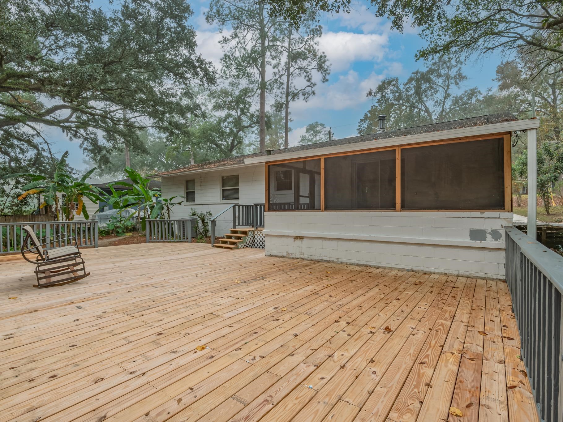 868 Tamarack Avenue