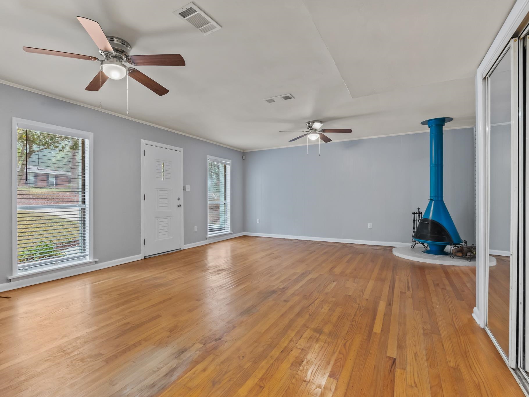 868 Tamarack Avenue