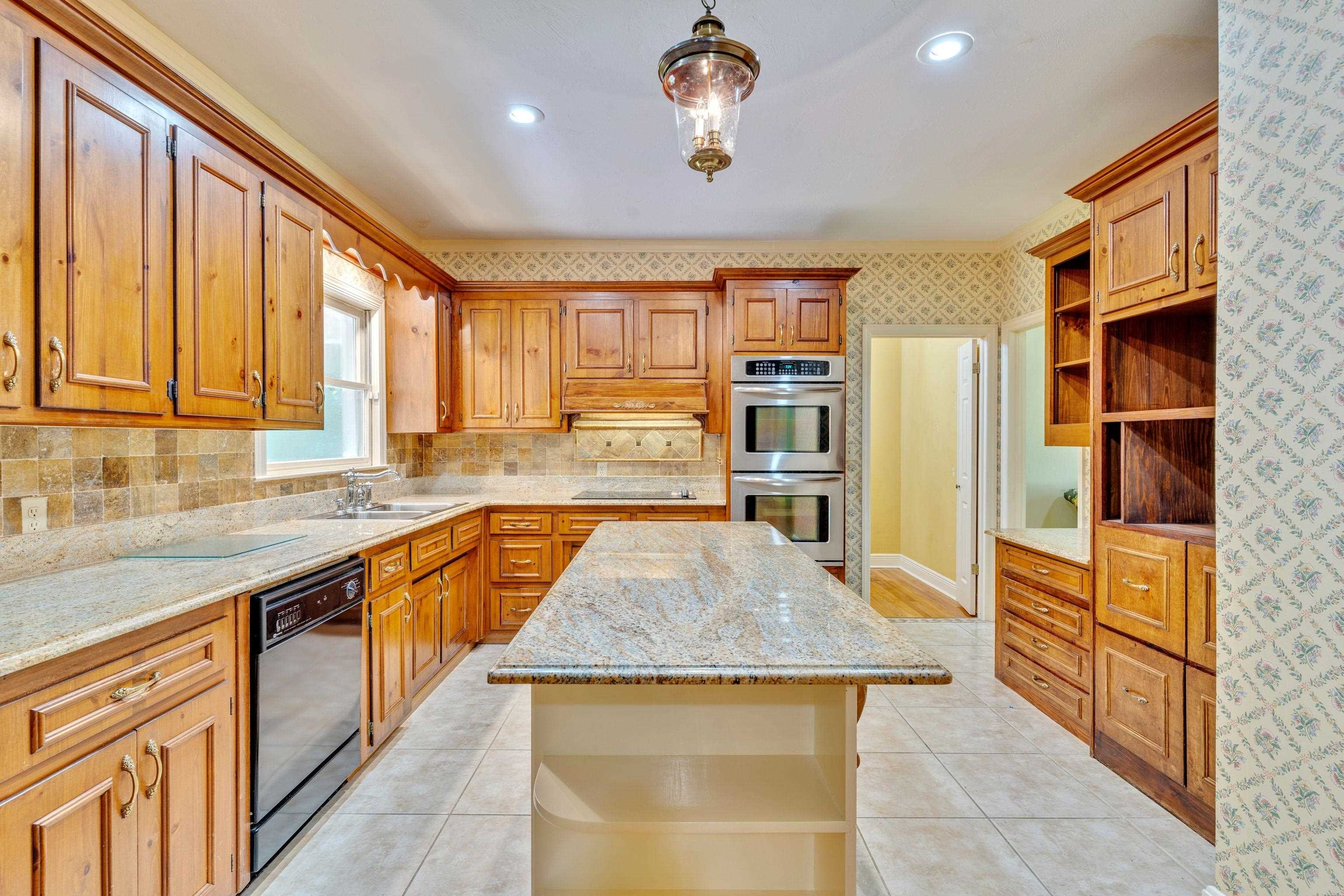 2560 Pine Ridge Road