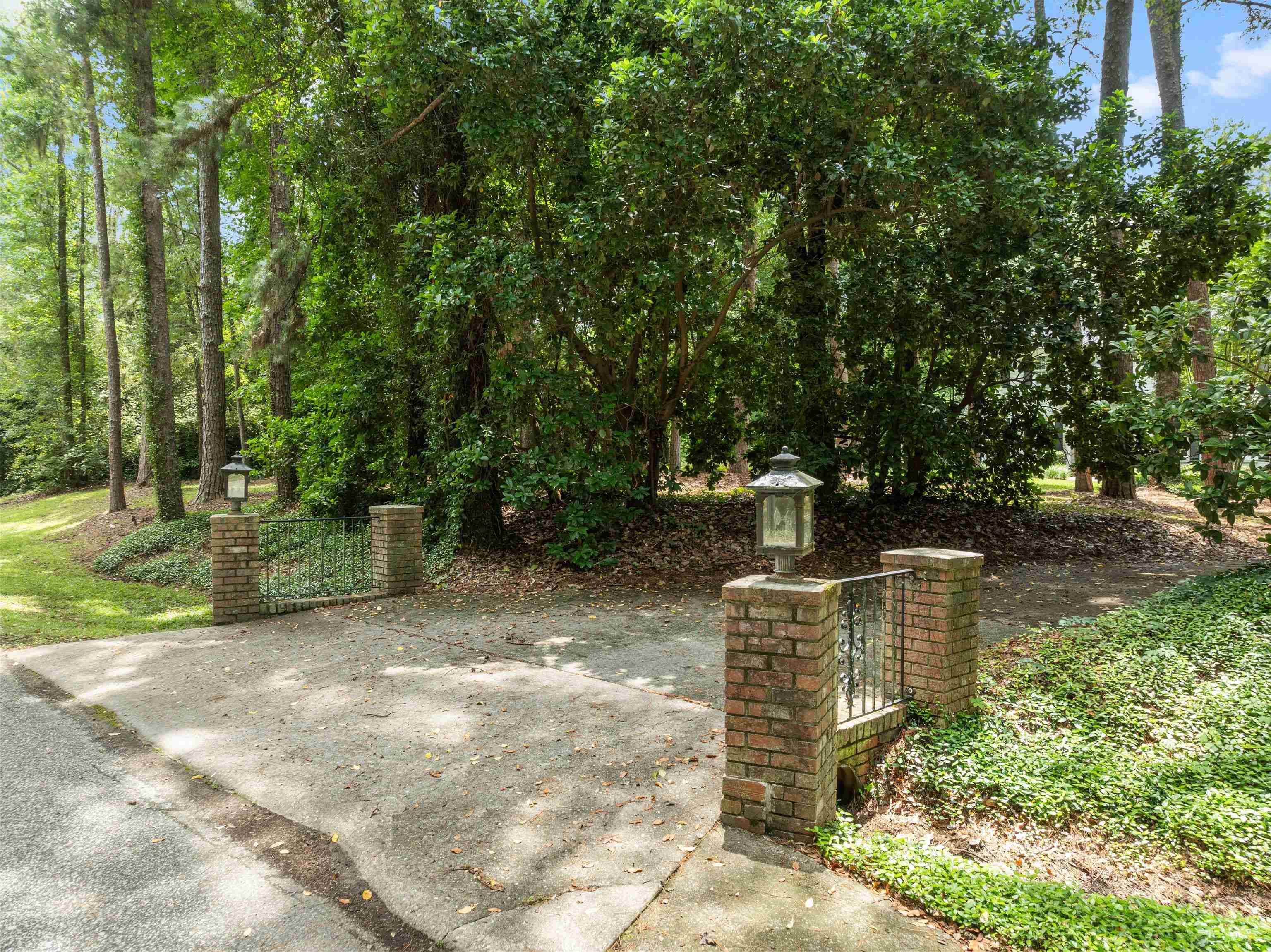 2560 Pine Ridge Road