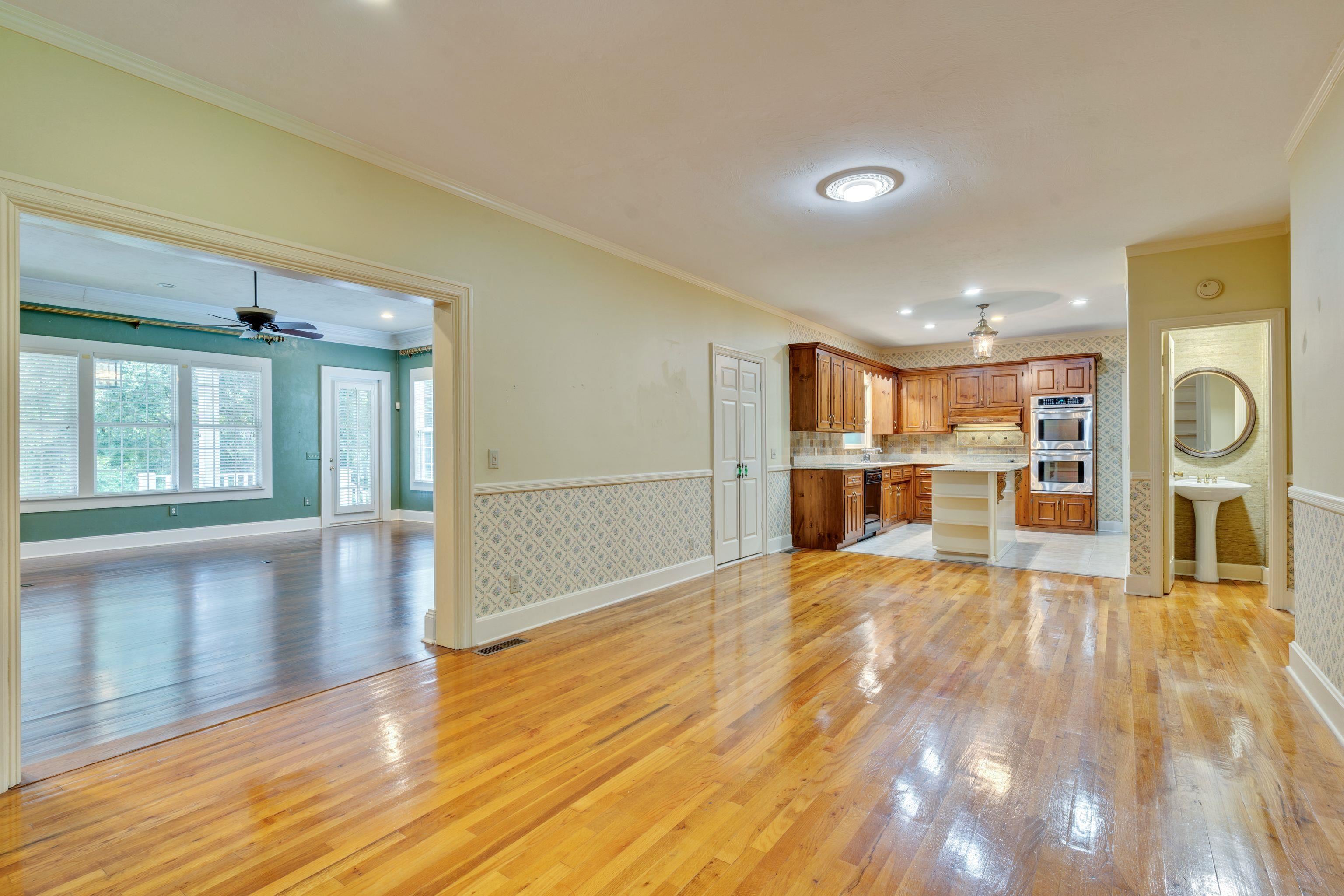 2560 Pine Ridge Road