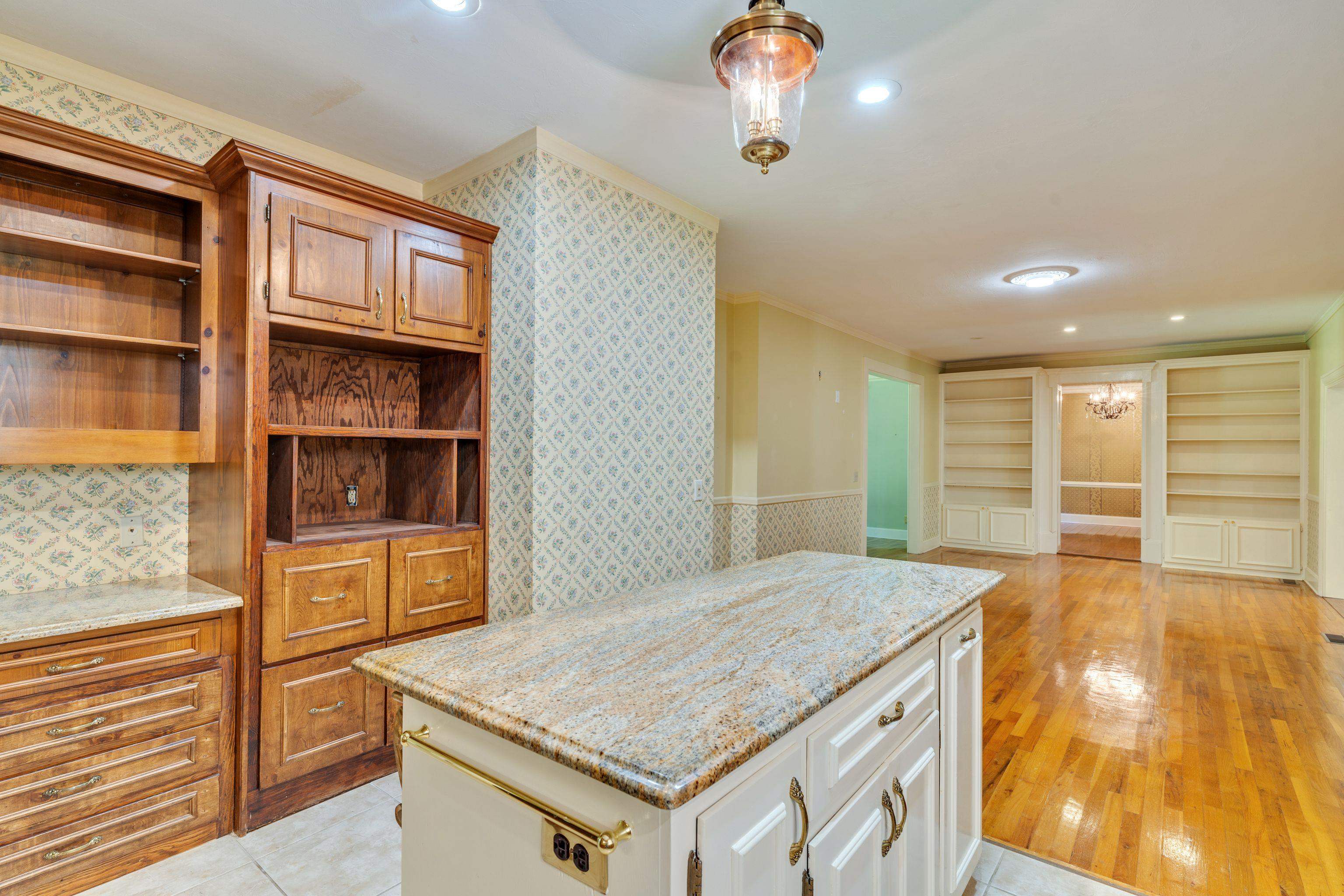 2560 Pine Ridge Road