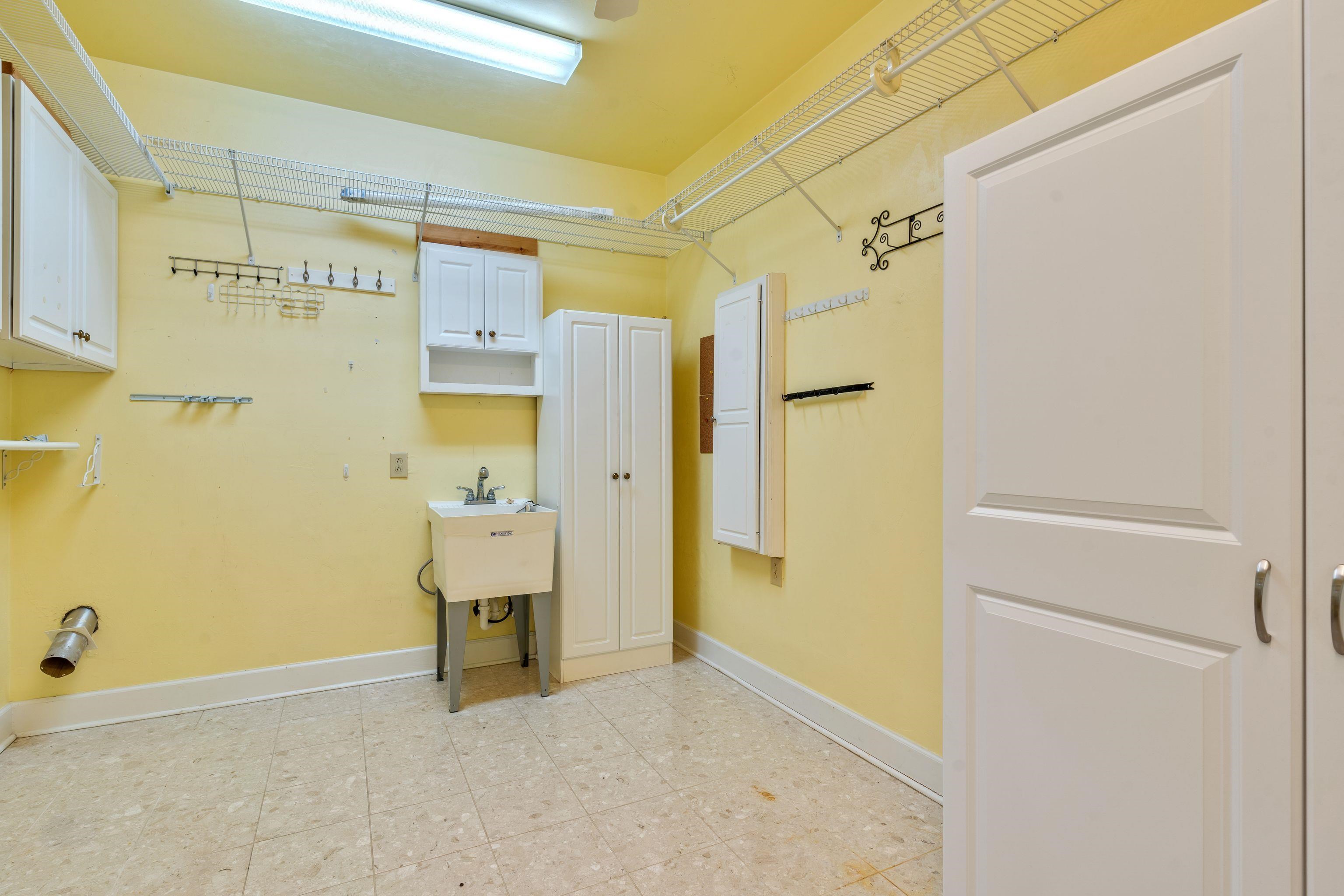 2560 Pine Ridge Road