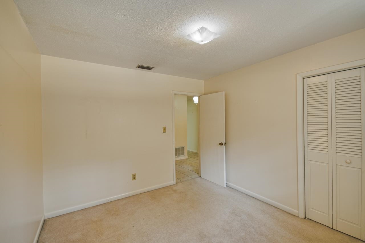 1425 Woodgate Way