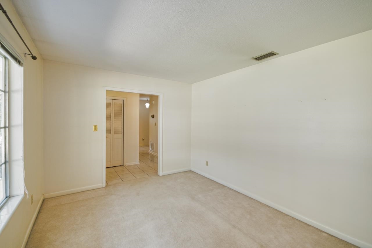 1425 Woodgate Way