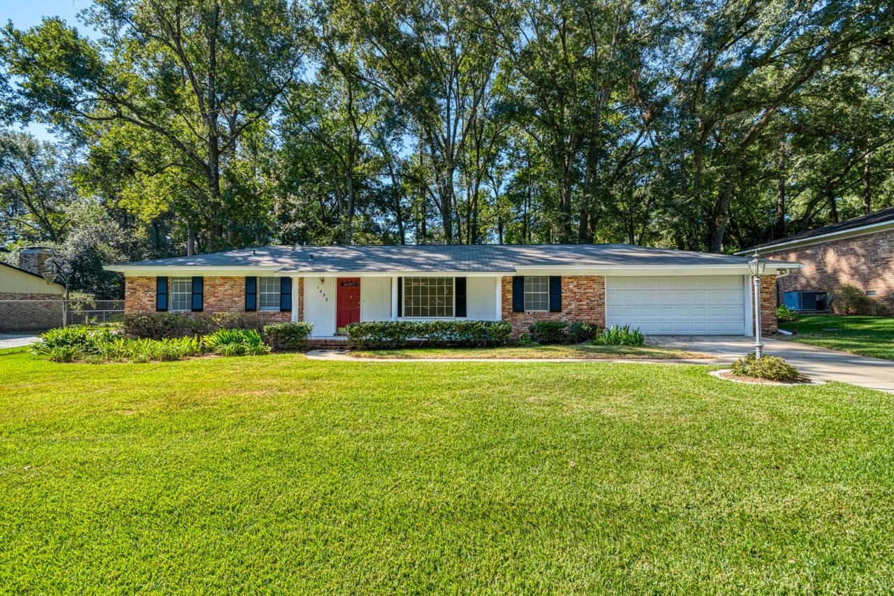 1425 Woodgate Way