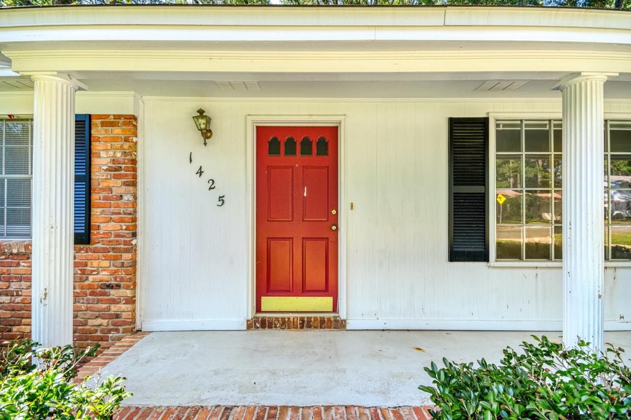 1425 Woodgate Way