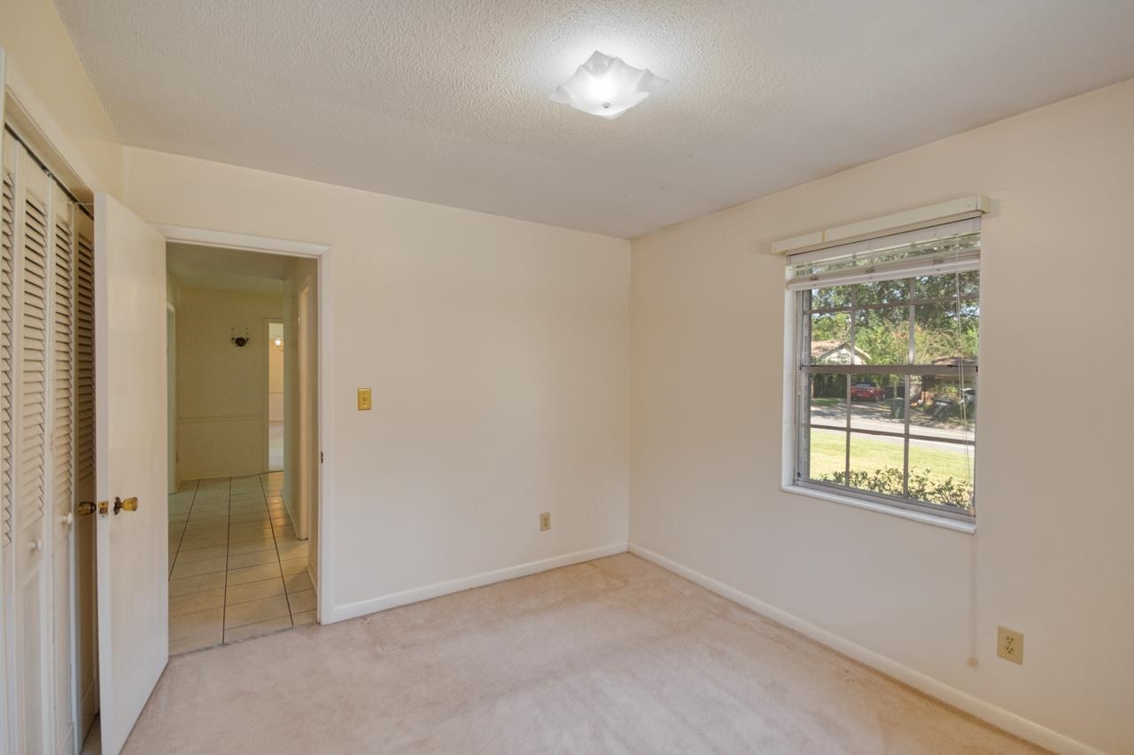 1425 Woodgate Way
