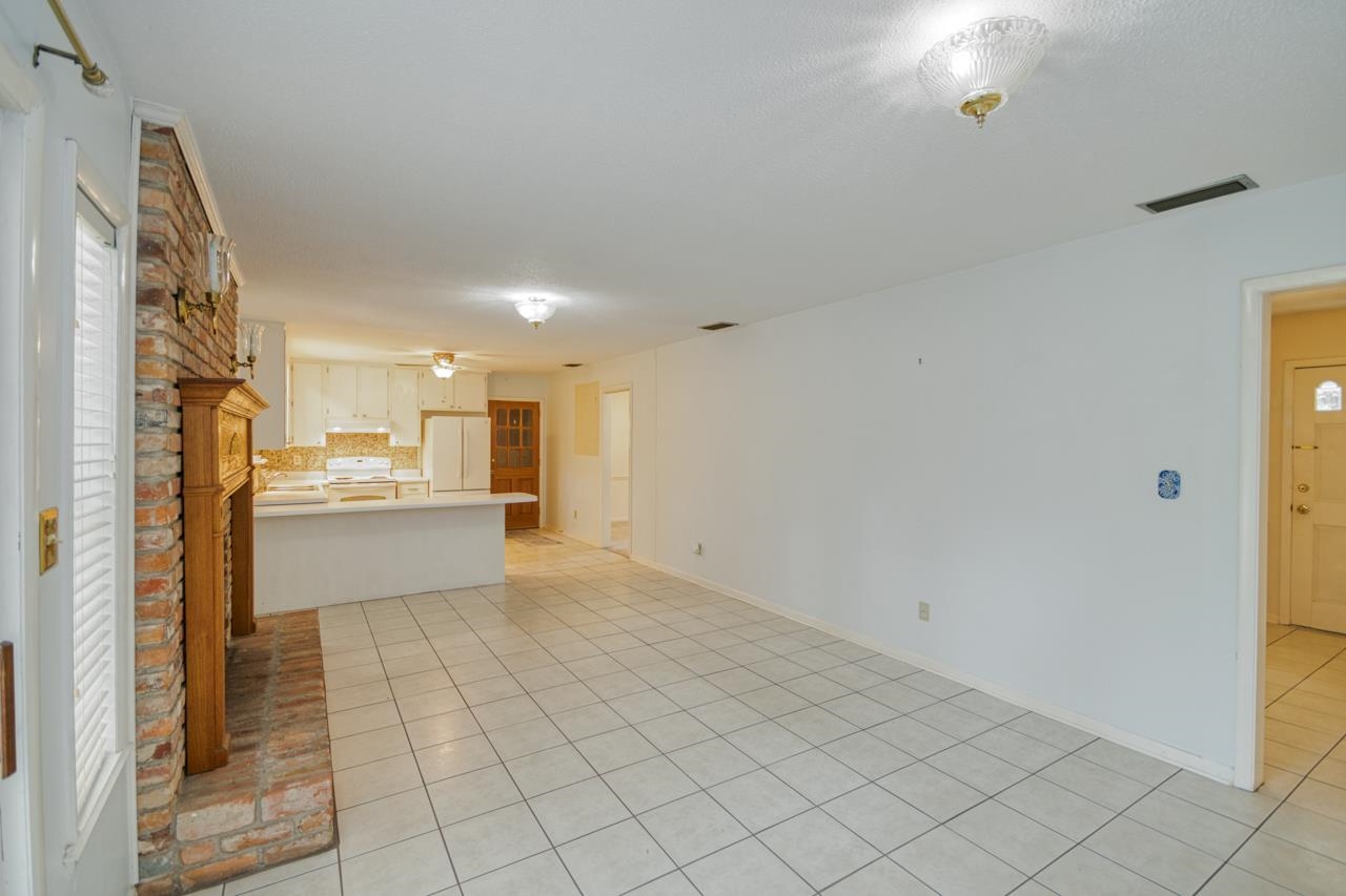 1425 Woodgate Way