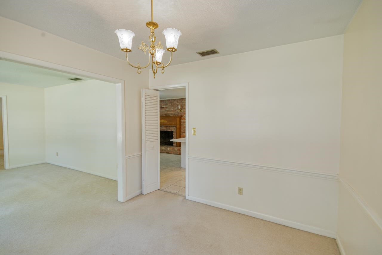 1425 Woodgate Way
