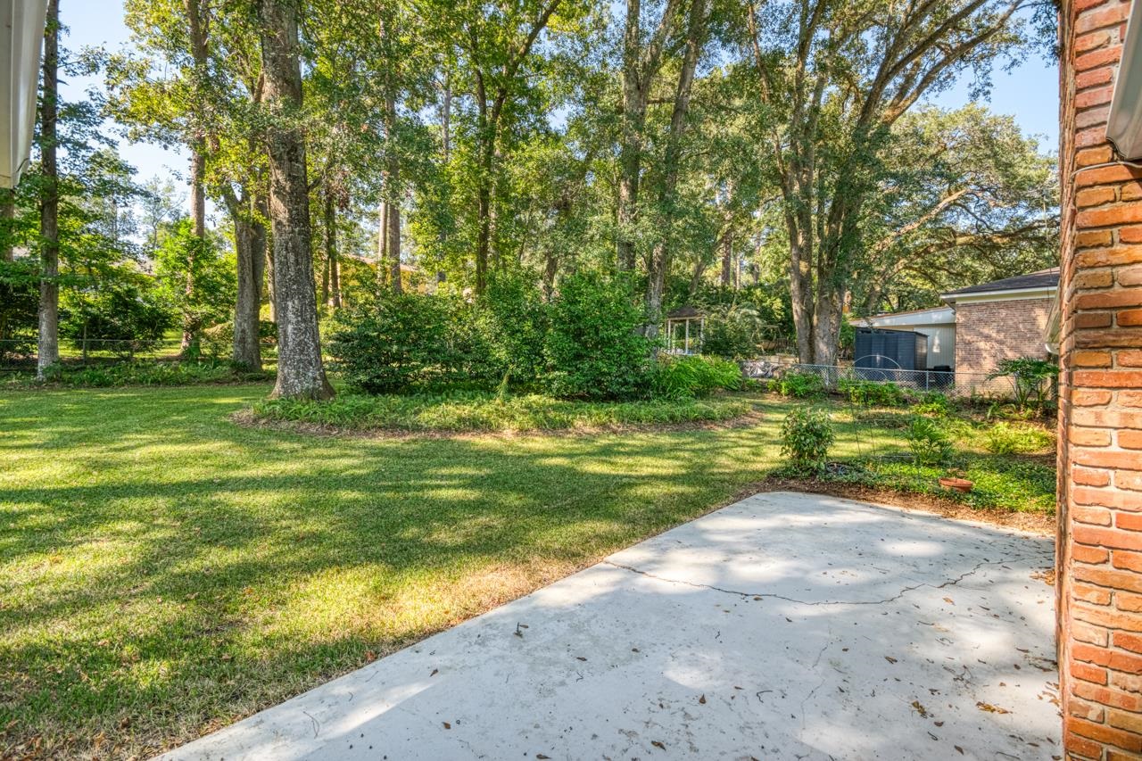 1425 Woodgate Way