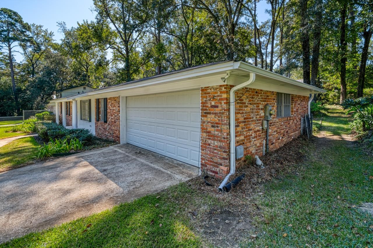 1425 Woodgate Way