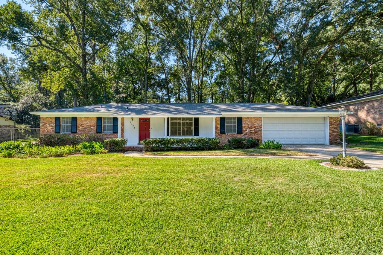 1425 Woodgate Way