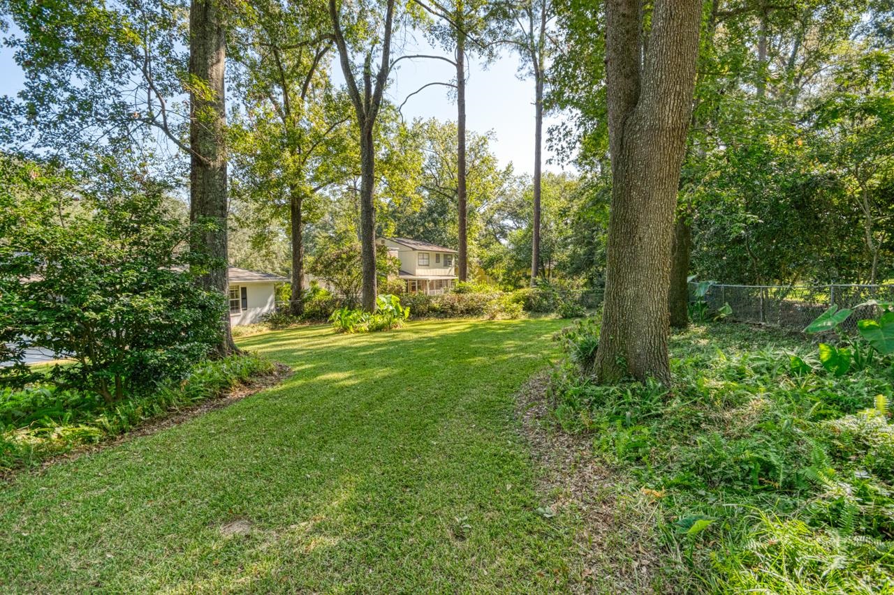 1425 Woodgate Way