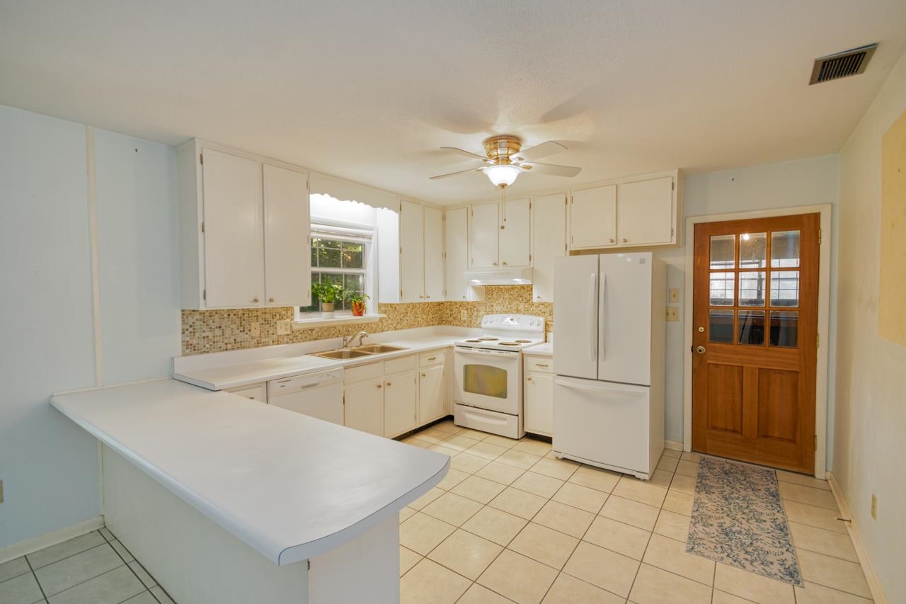 1425 Woodgate Way