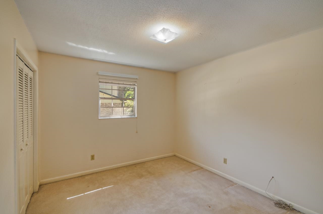 1425 Woodgate Way