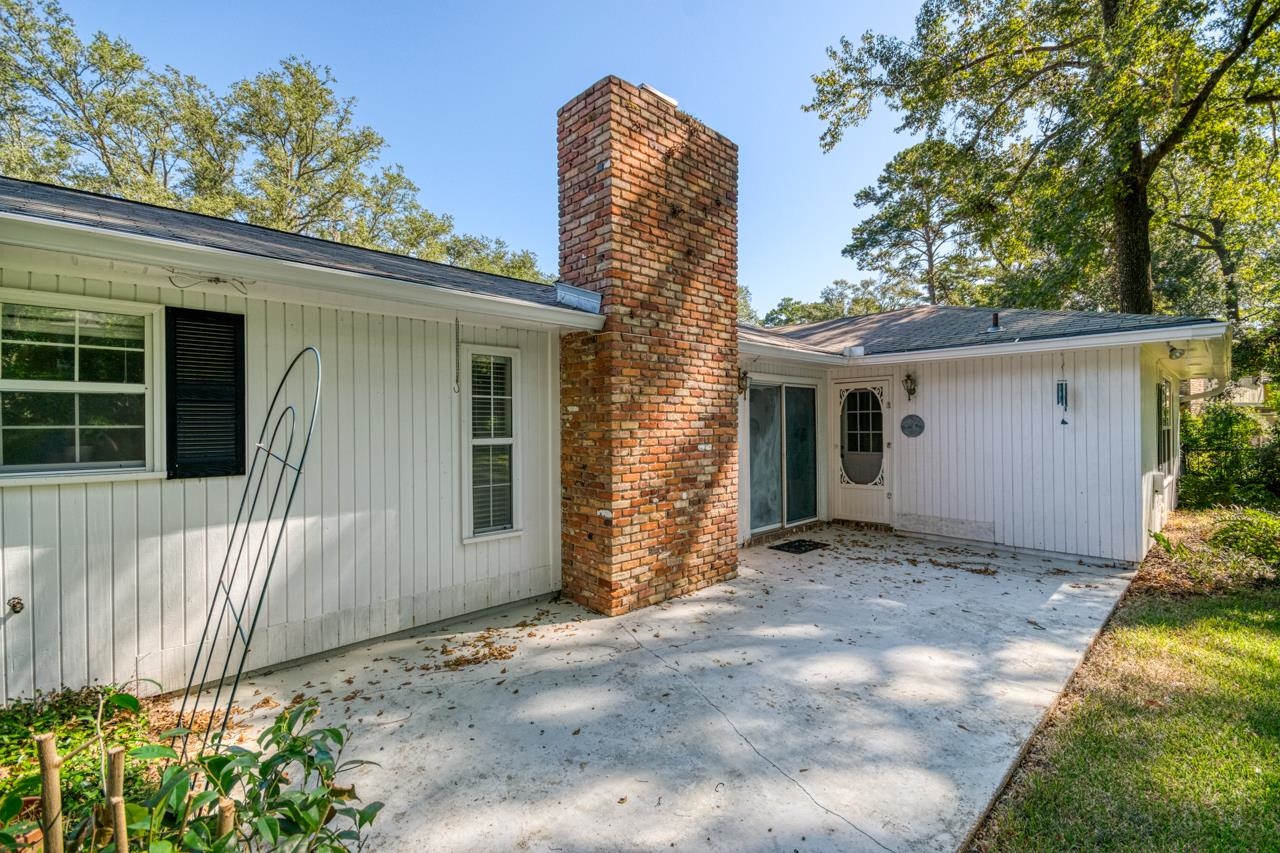 1425 Woodgate Way