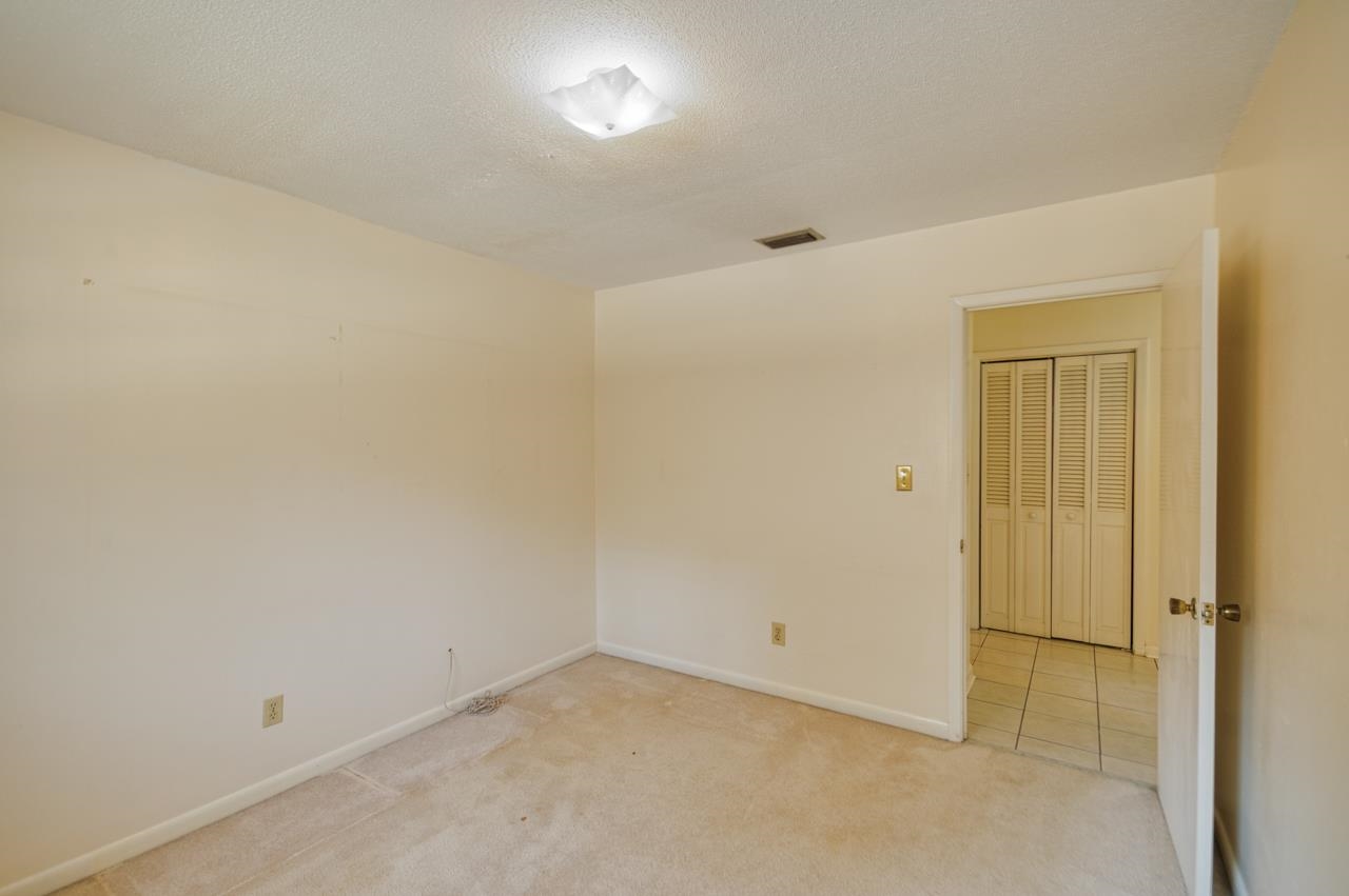 1425 Woodgate Way
