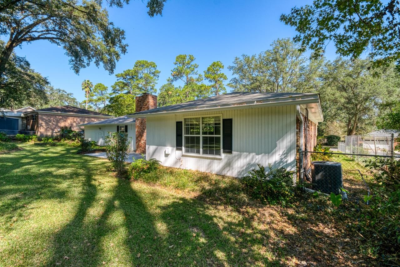 1425 Woodgate Way