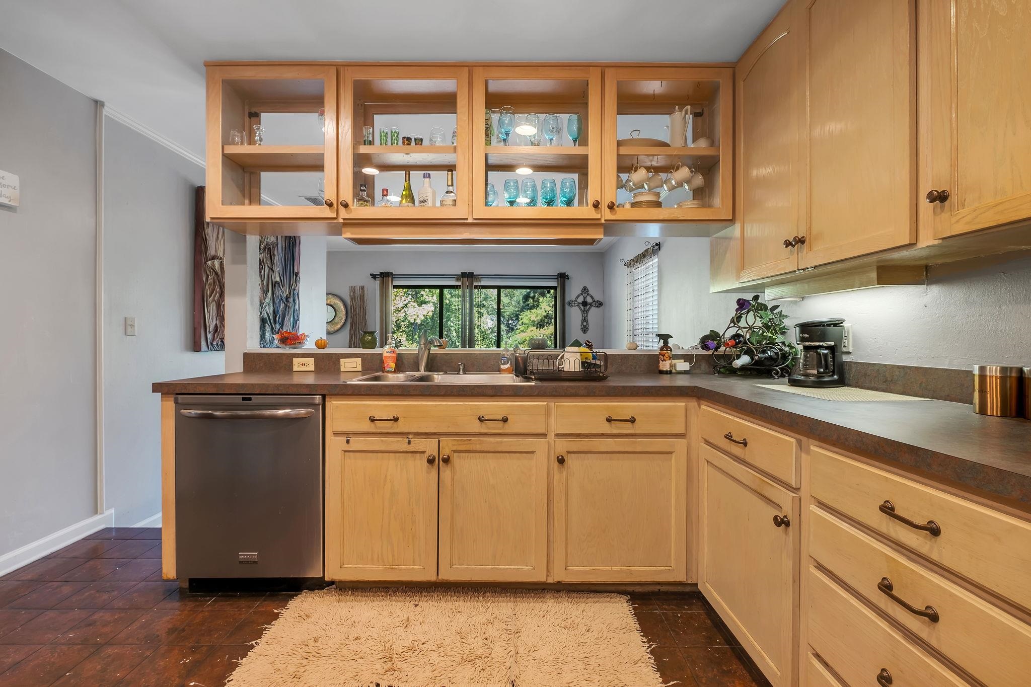 1718 Brookside Boulevard