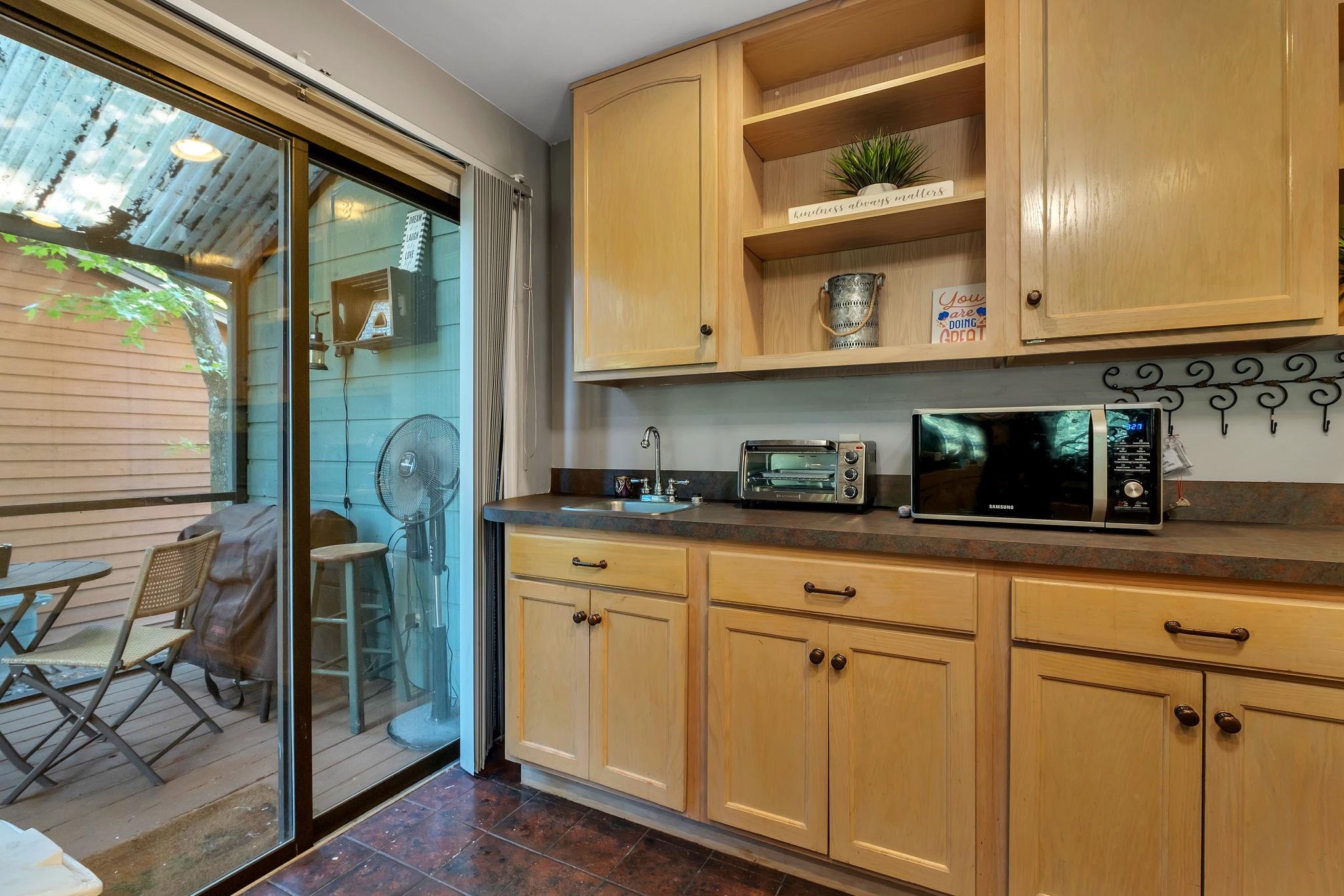 1718 Brookside Boulevard