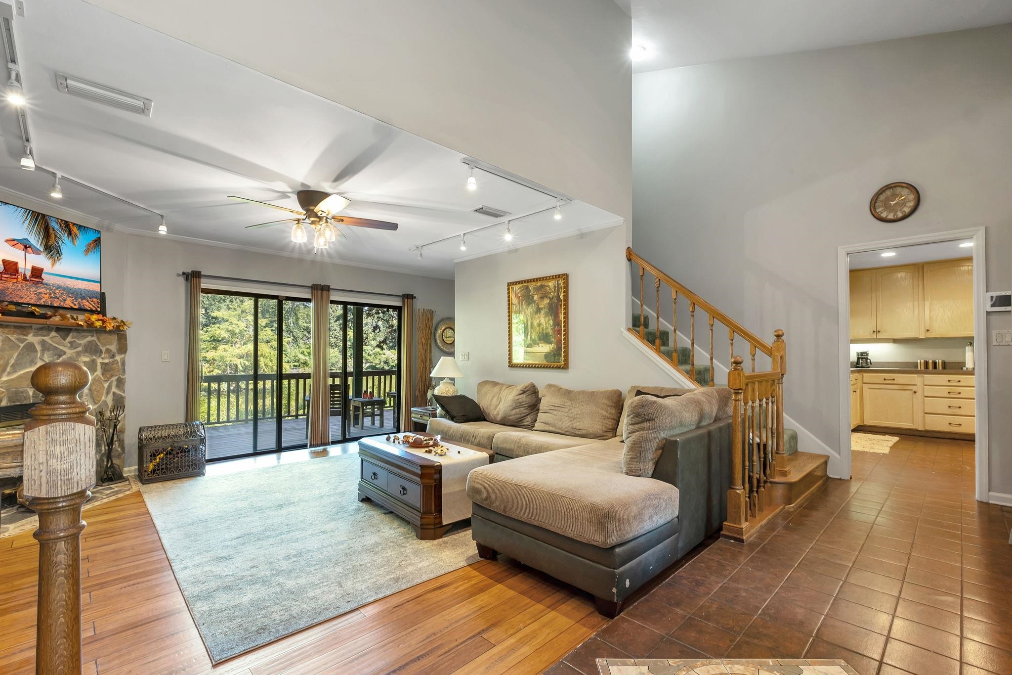 1718 Brookside Boulevard