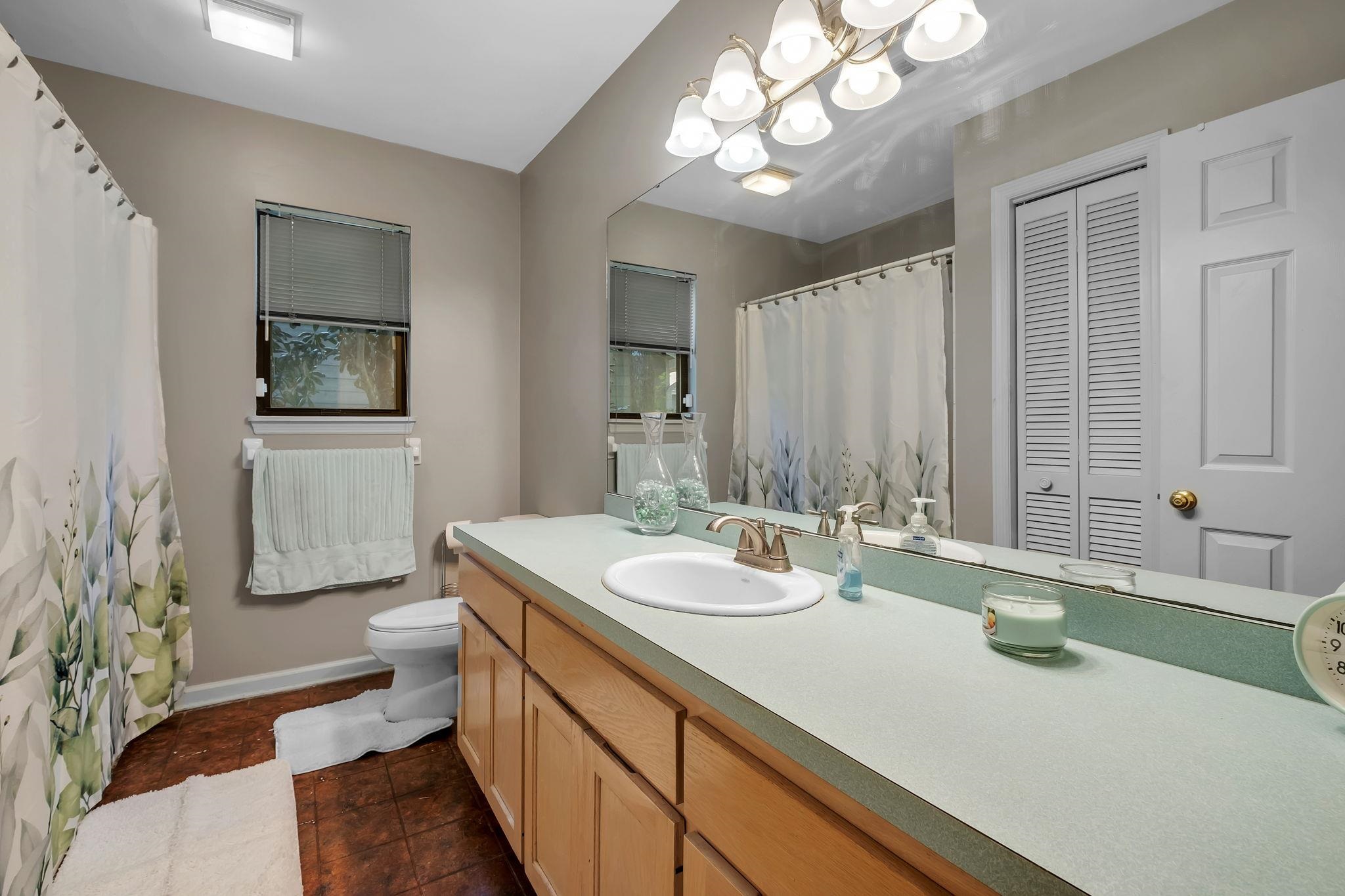 1718 Brookside Boulevard