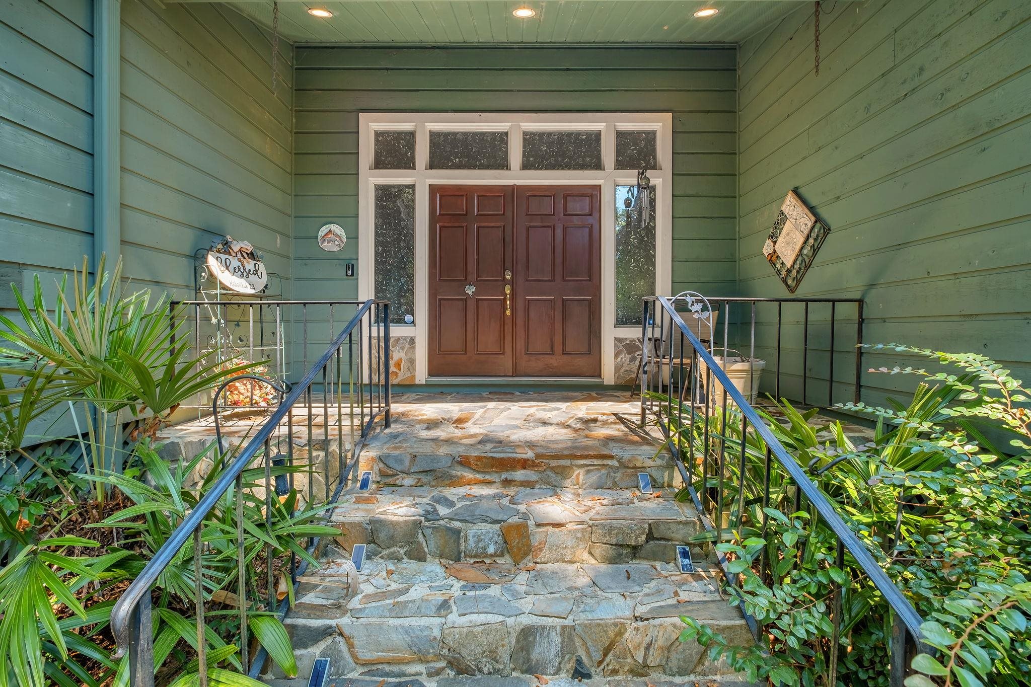 1718 Brookside Boulevard