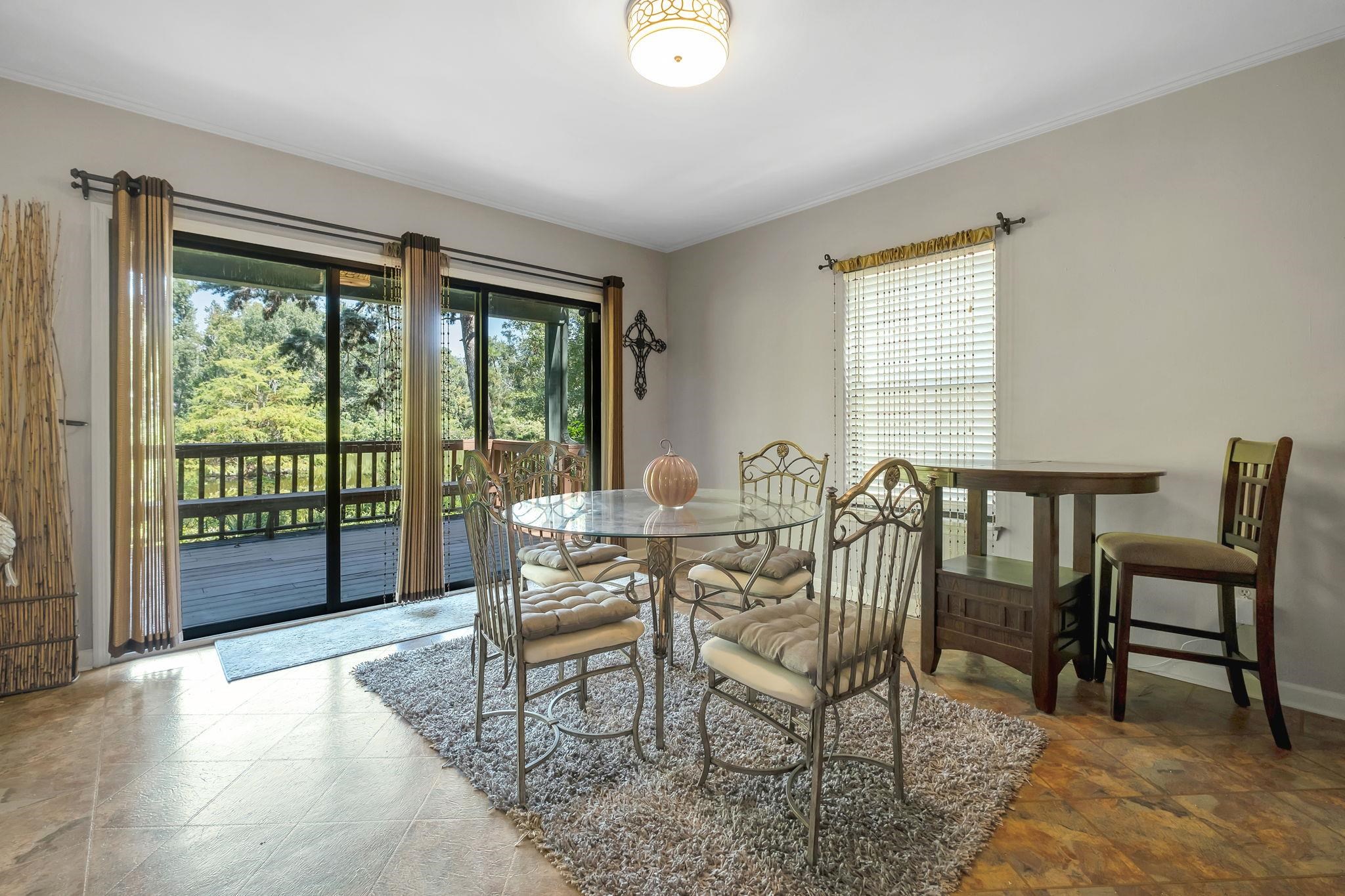 1718 Brookside Boulevard