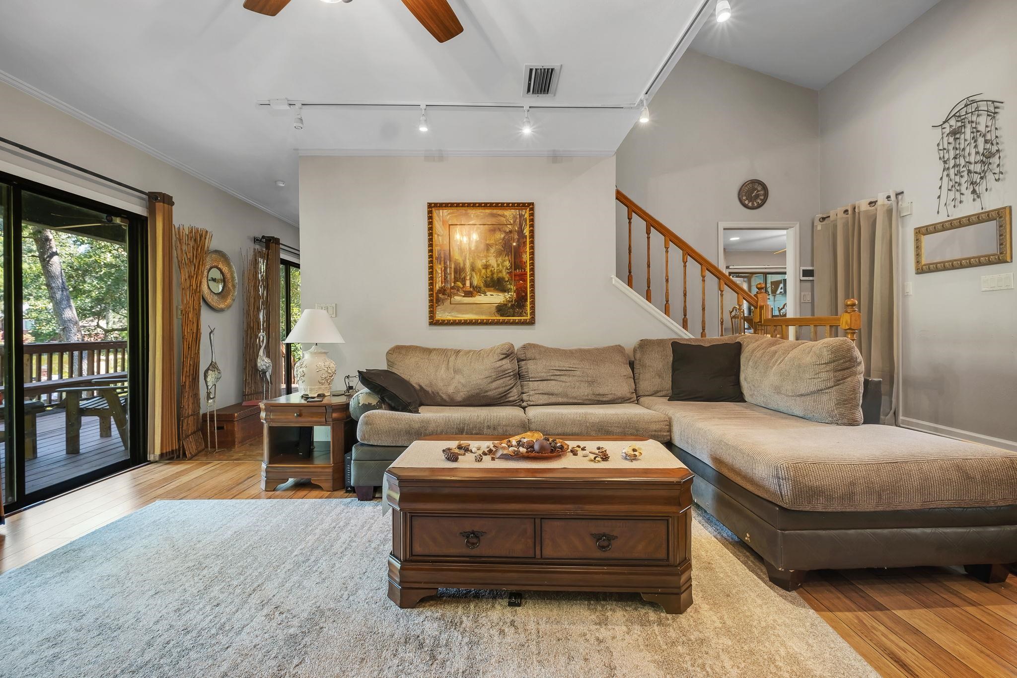 1718 Brookside Boulevard