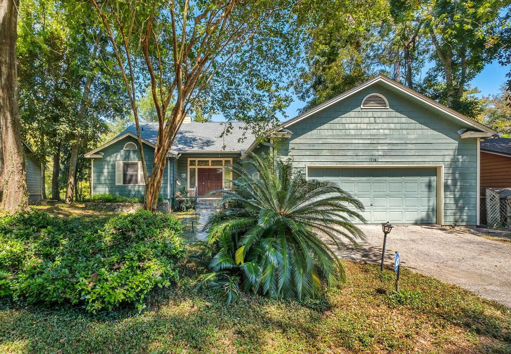 1718 Brookside Boulevard