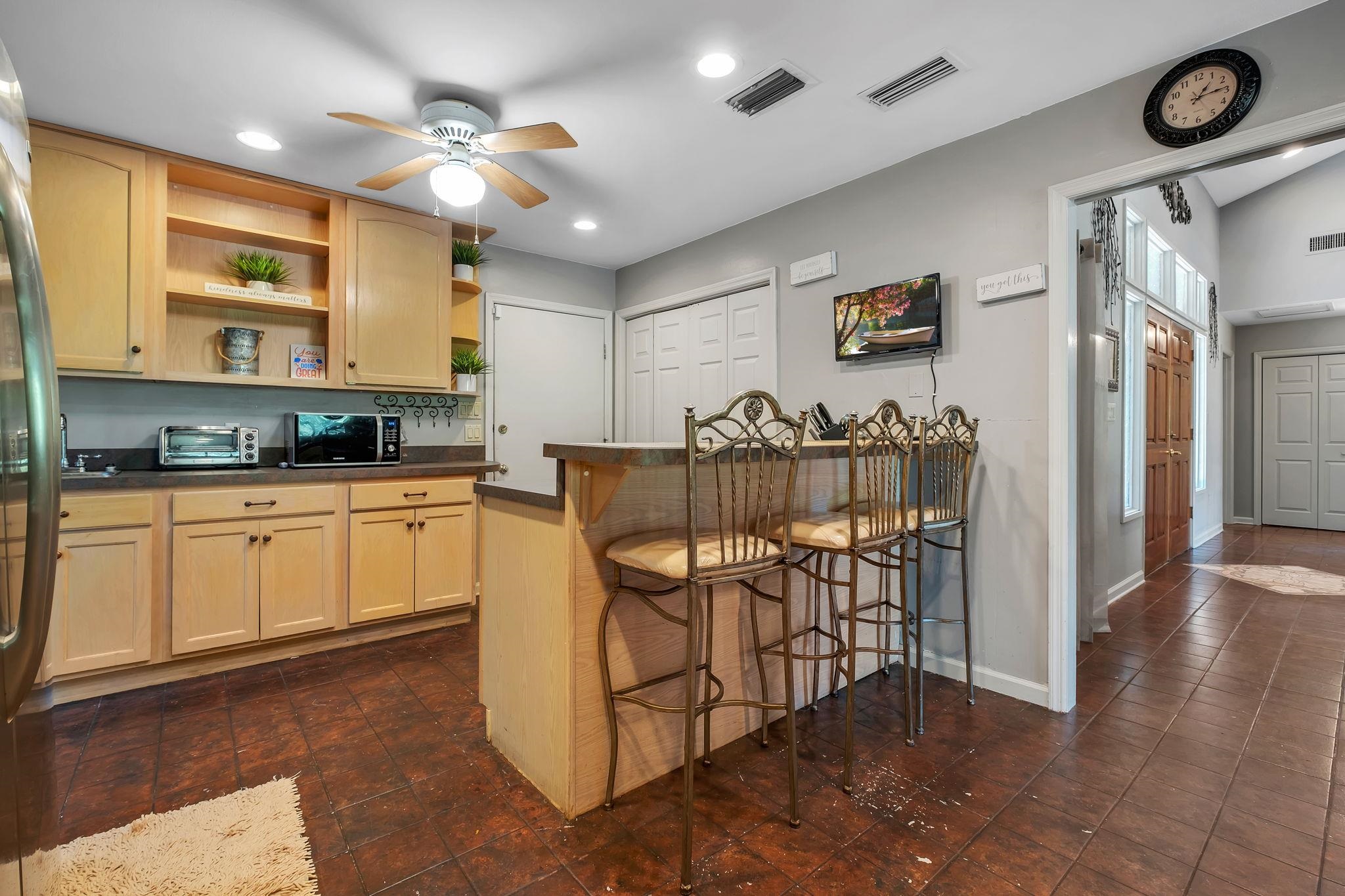 1718 Brookside Boulevard