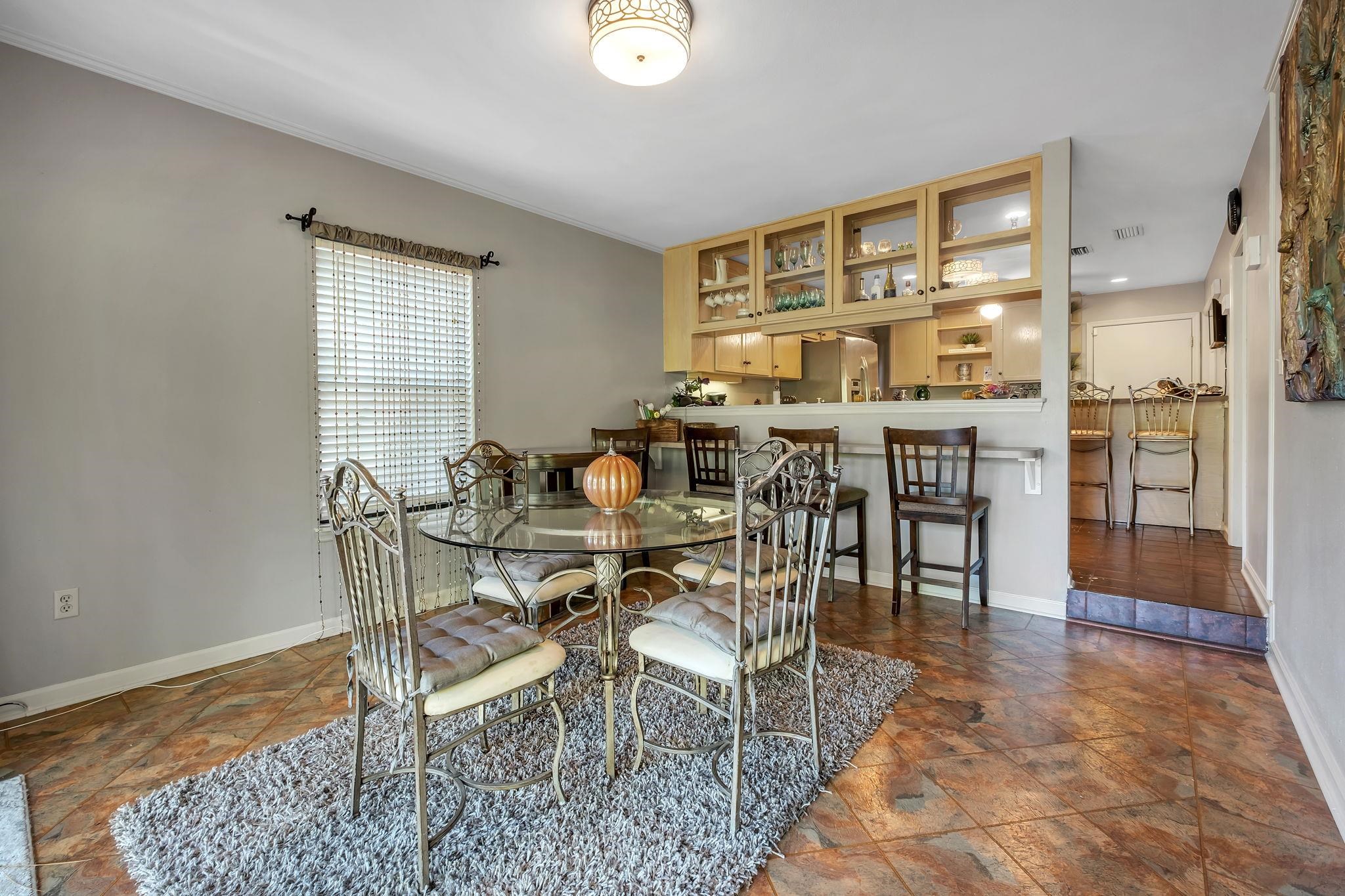 1718 Brookside Boulevard