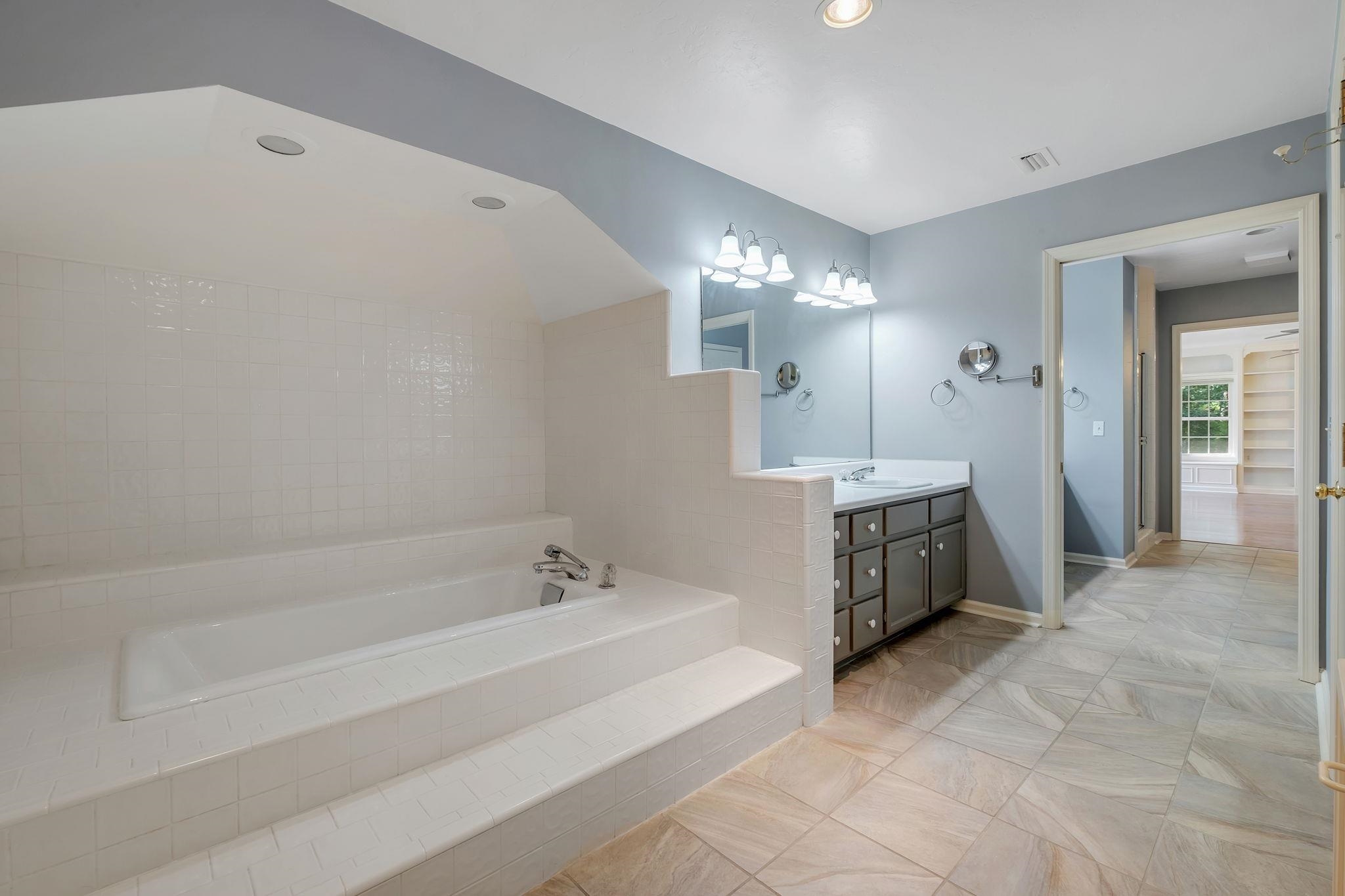 2218 Killarney Way