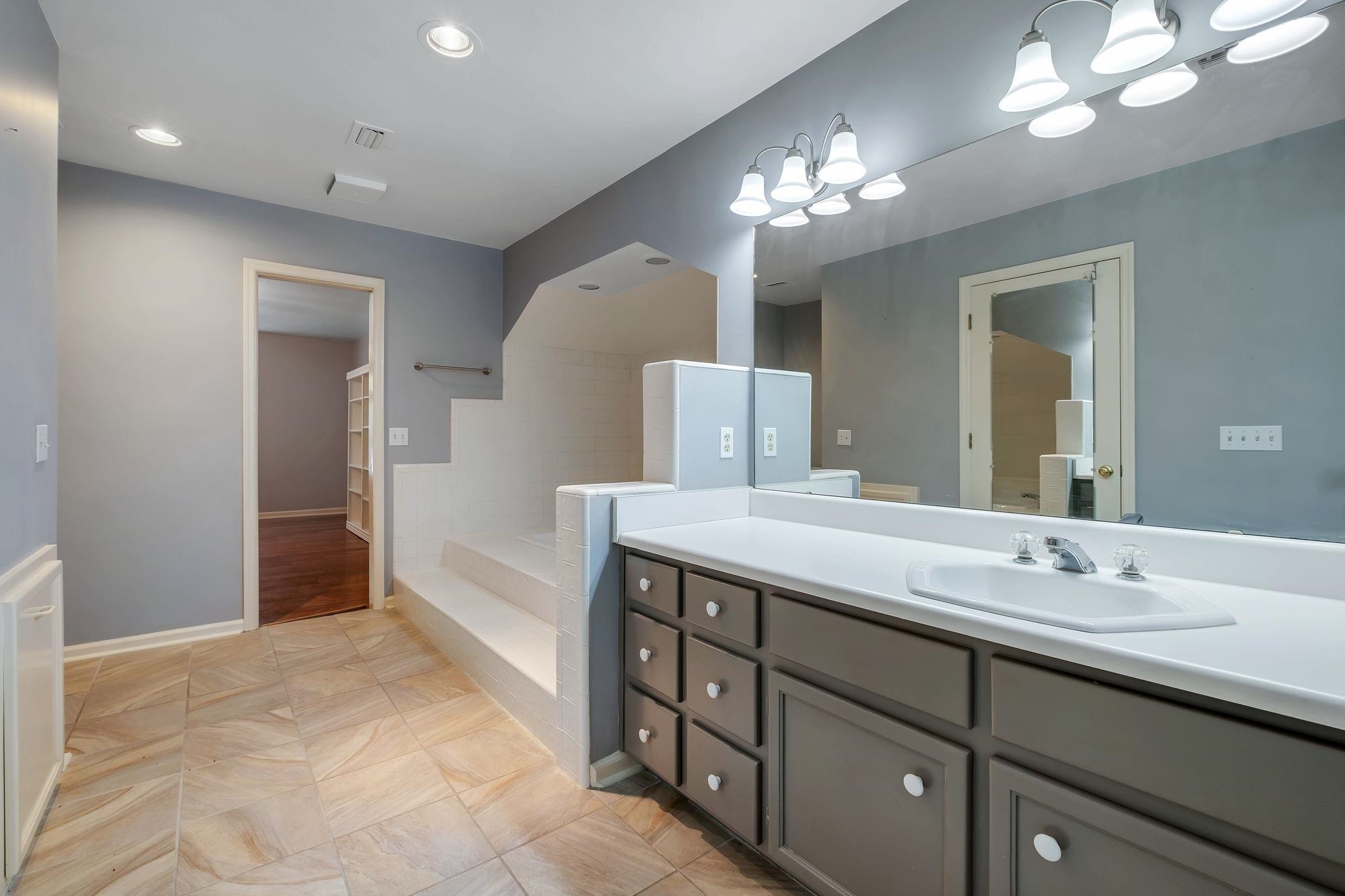2218 Killarney Way