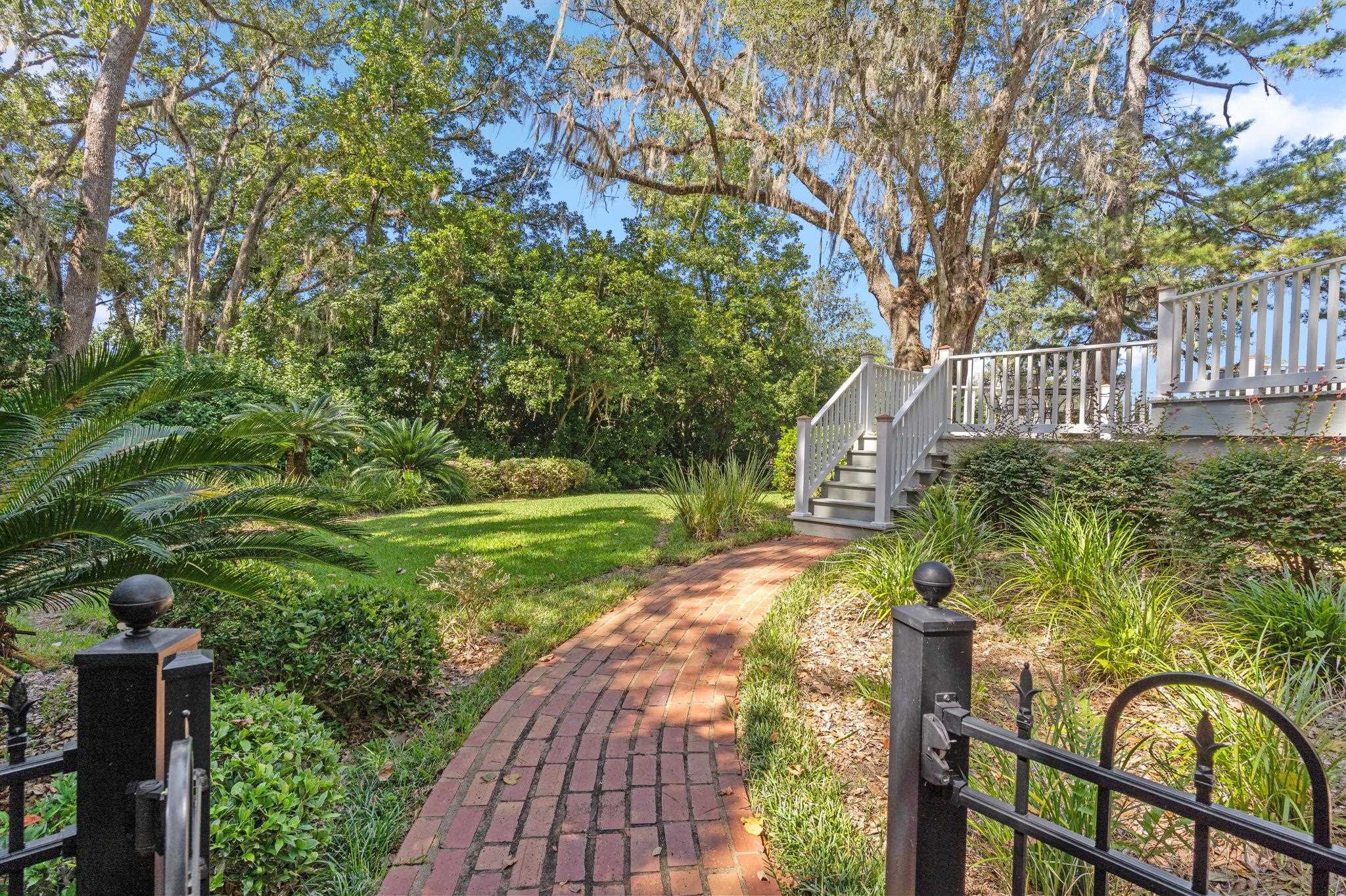 2215 Ellicott Drive