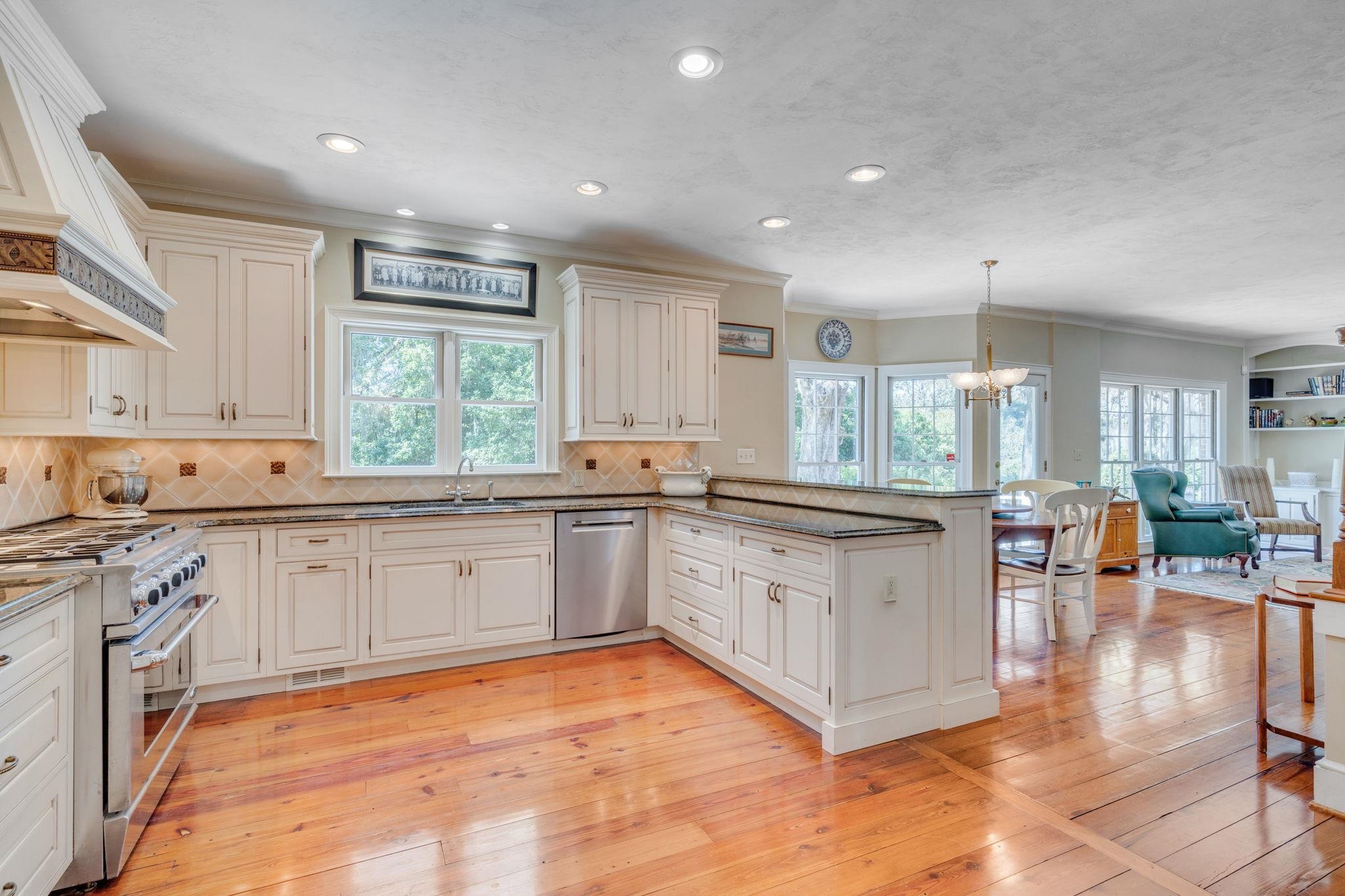 2215 Ellicott Drive