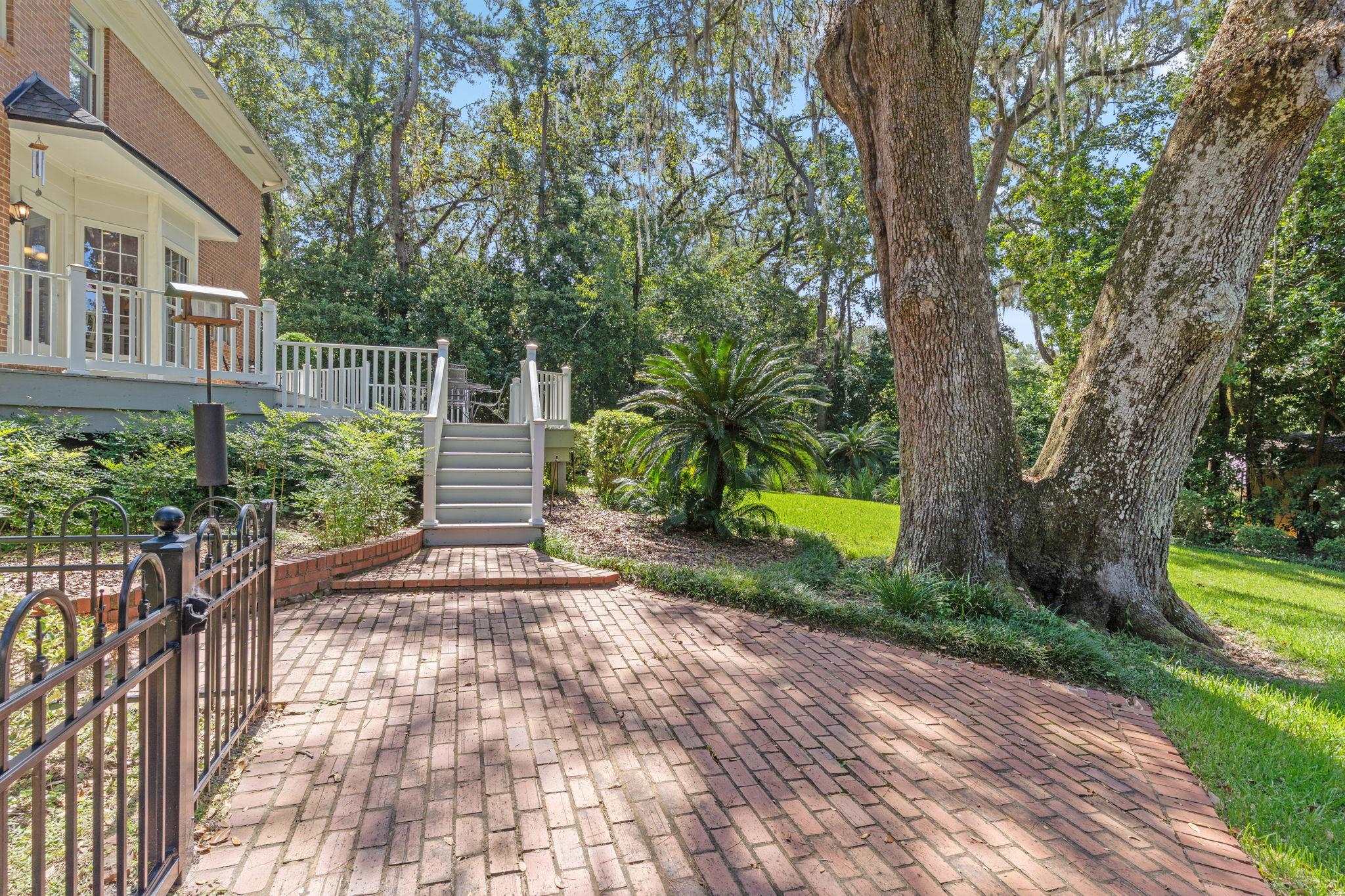 2215 Ellicott Drive