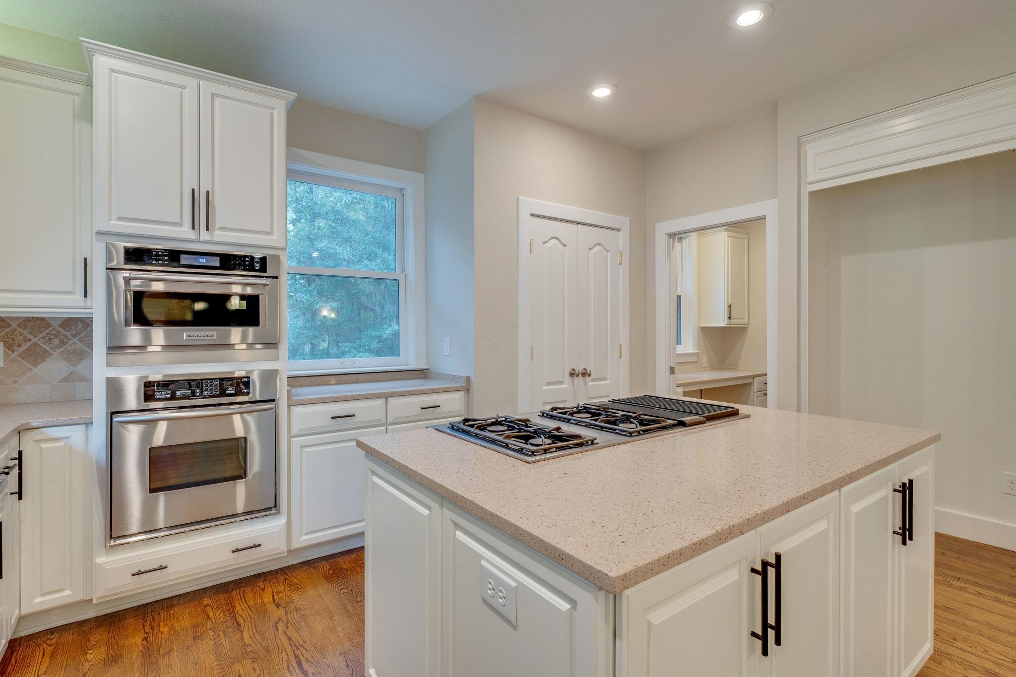 6949 Mcbride Point